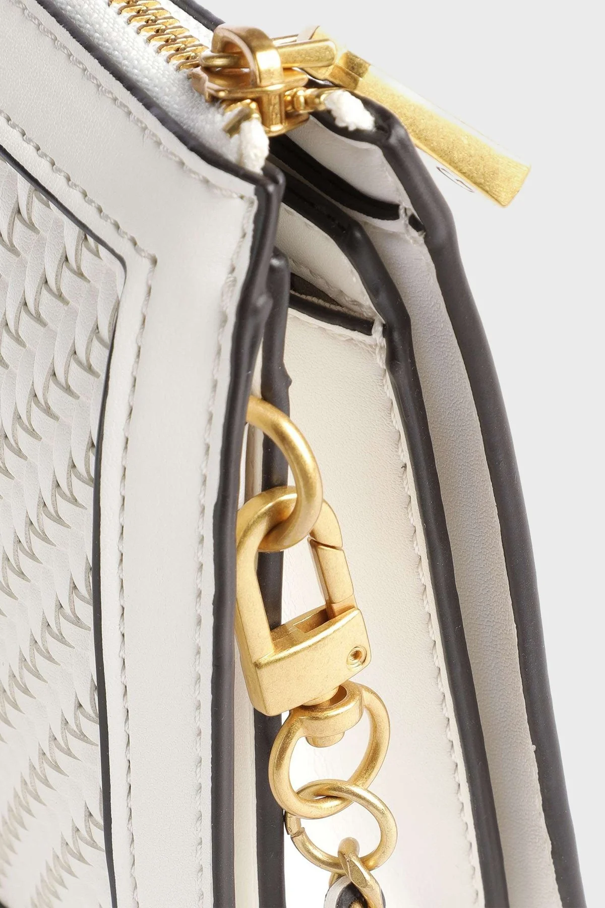 Guess Abey Fermuarlı Zincirli Omuz Askılı Bayan Çanta HWWA8558730 WHI BEYAZ - 5