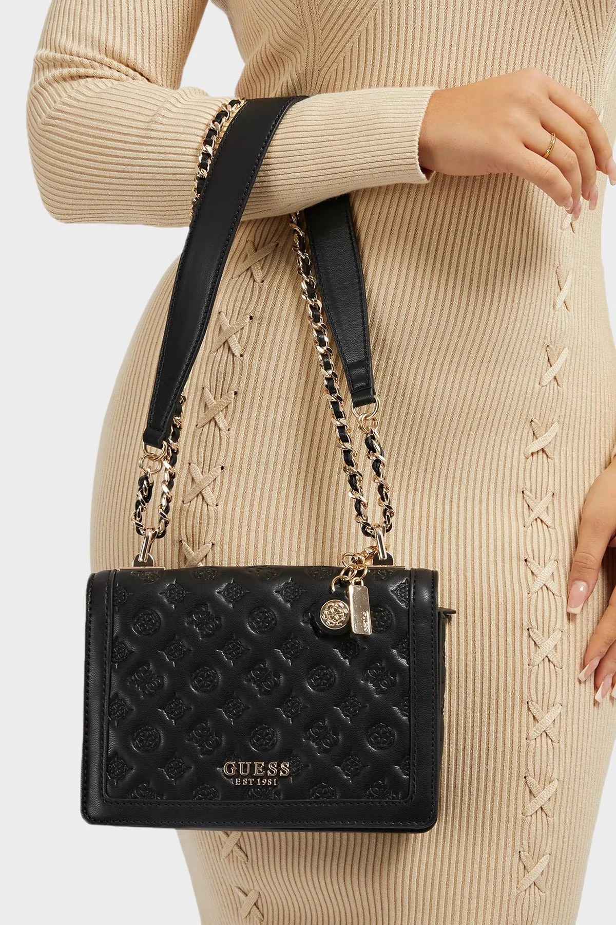 Guess Abey Kabartmalı Logolu Mini Omuz Bayan Çanta HWPD8558190 BLA SİYAH - 3