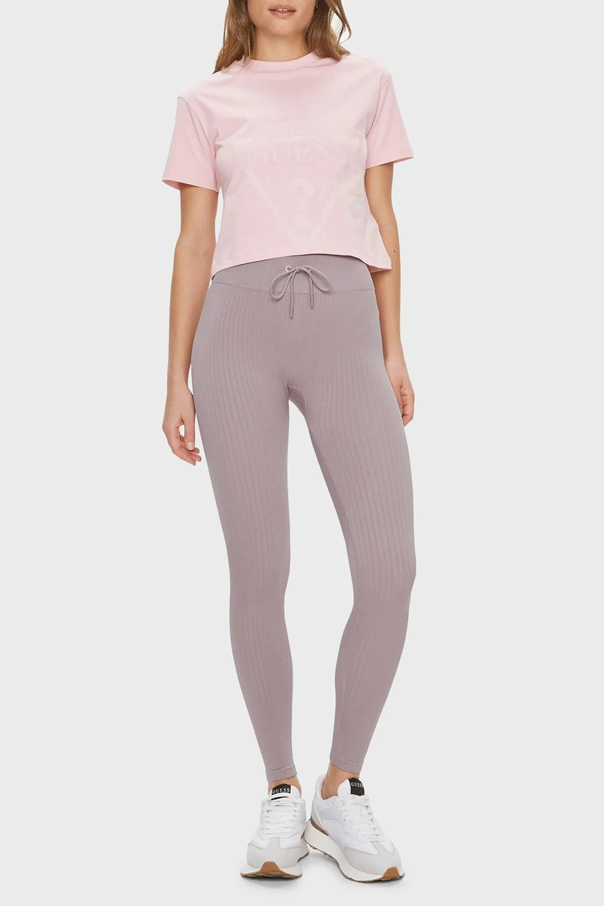 Guess Adele % 100 Pamuklu Regular Fit Üçgen Logolu V2YI06K8HM0 Bayan T Shirt V2YI06 K8HM0 G6O1 PUDRA - 7