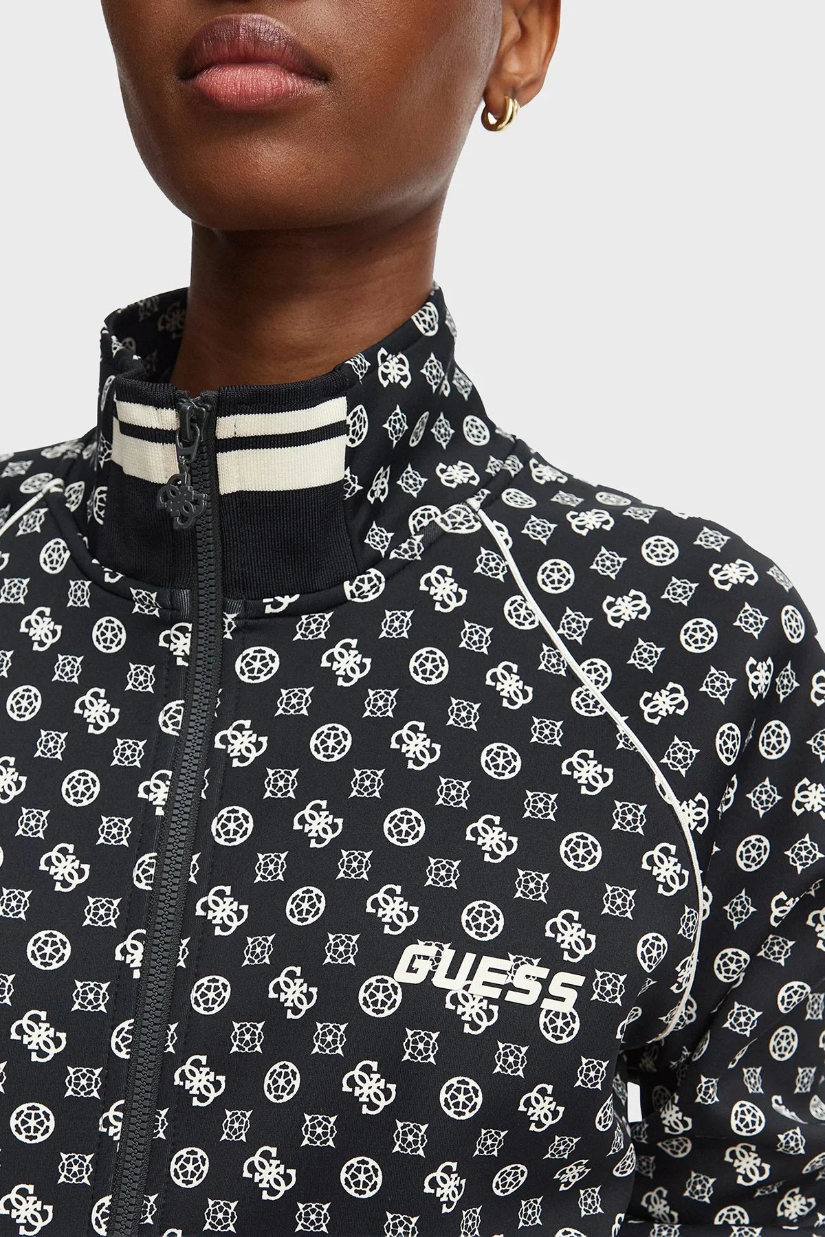 Guess Aggie Scuba Regular Fit Logo Baskılı Dik Yaka V5YQ03KB212 Kadın Sweat V5YQ03 KB212 PMQW Siyah - 3