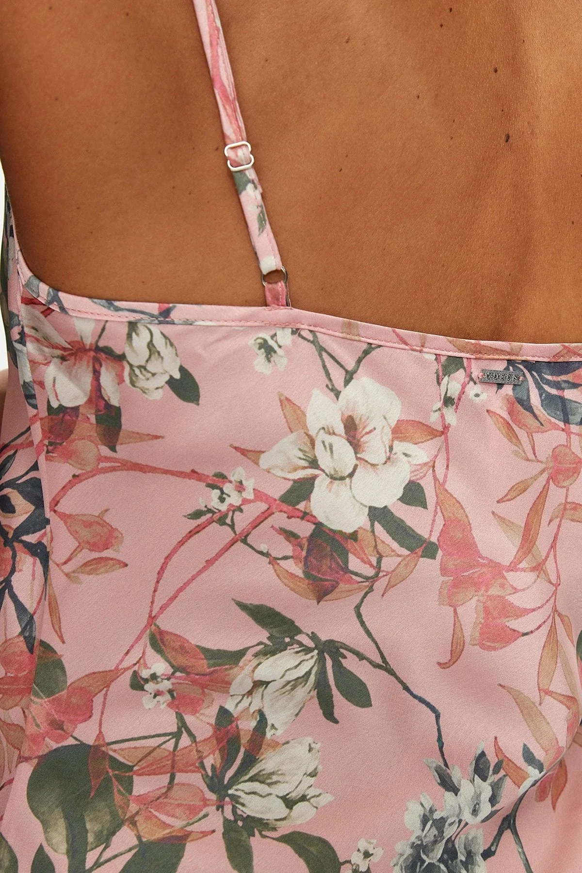 Guess Akilina Slim Fit İp Askılı Uzun Saten W3GK85WD8G2 Bayan Elbise W3GK85 WD8G2 P6BQ PEMBE - 5