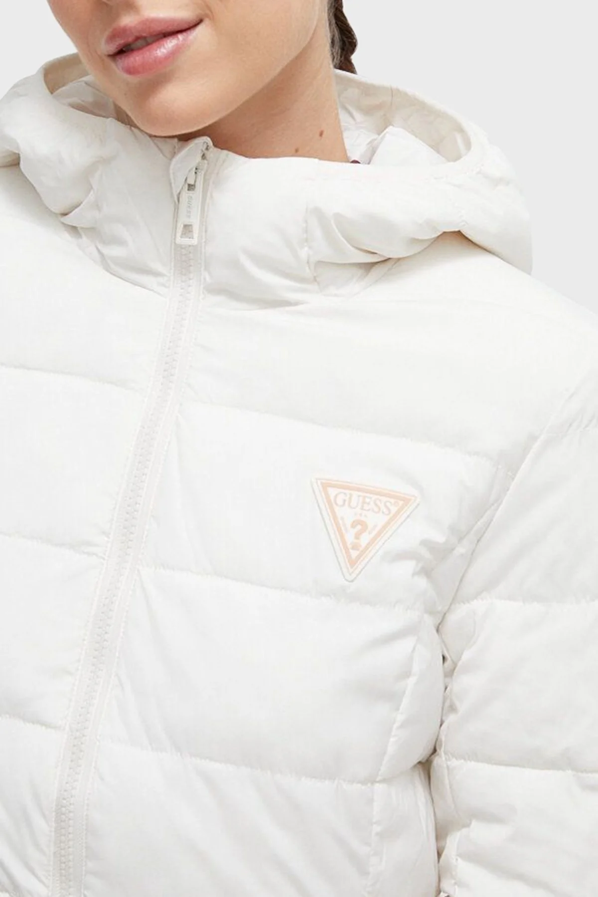 Guess Aleta Regular Fit Kapüşonlu Uzun Şişme Bayan Mont V3BL12WF3X0 G6K5 BEYAZ - 4