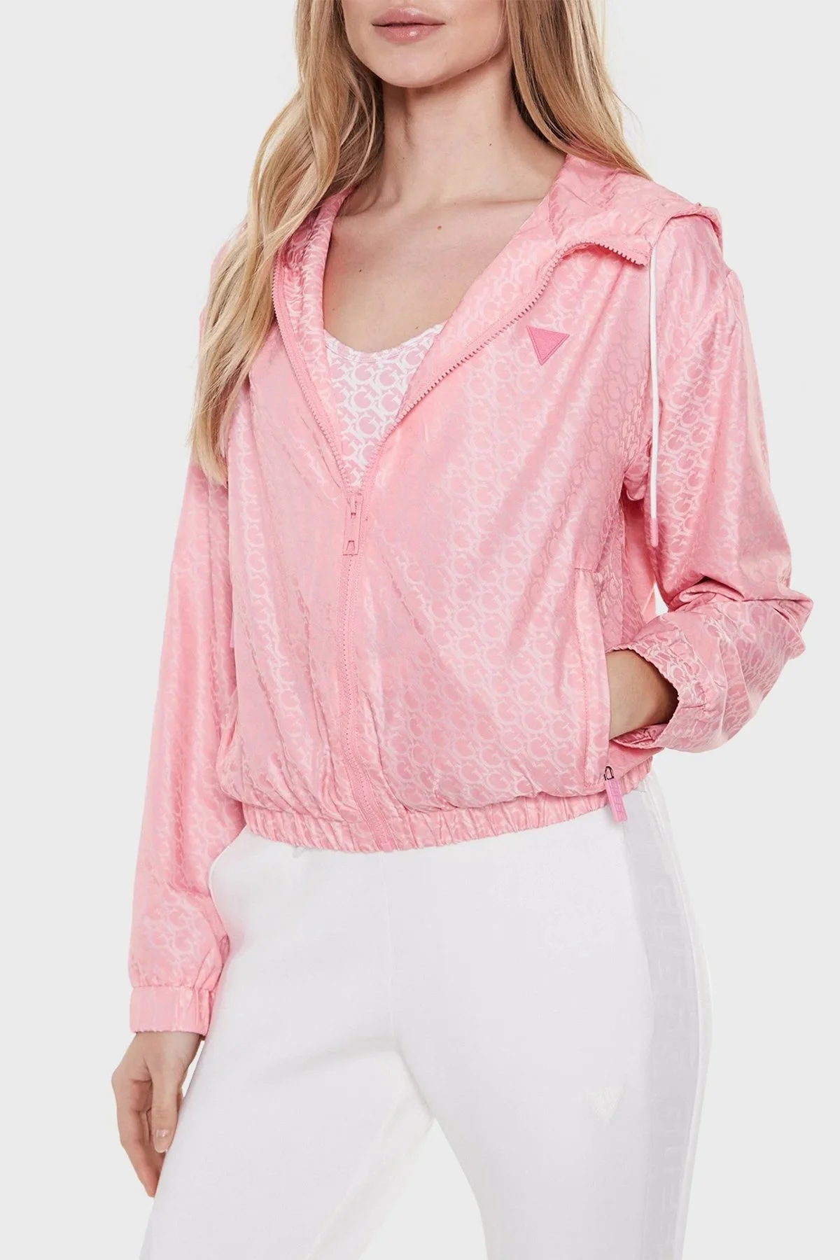 Guess Alethea Su ve Rüzgar Geçirmez Slim Fit Fermuarlı Kapüşonlu Bayan Rüzgarlık V3GL00WFAK0 P64E PEMBE - 1