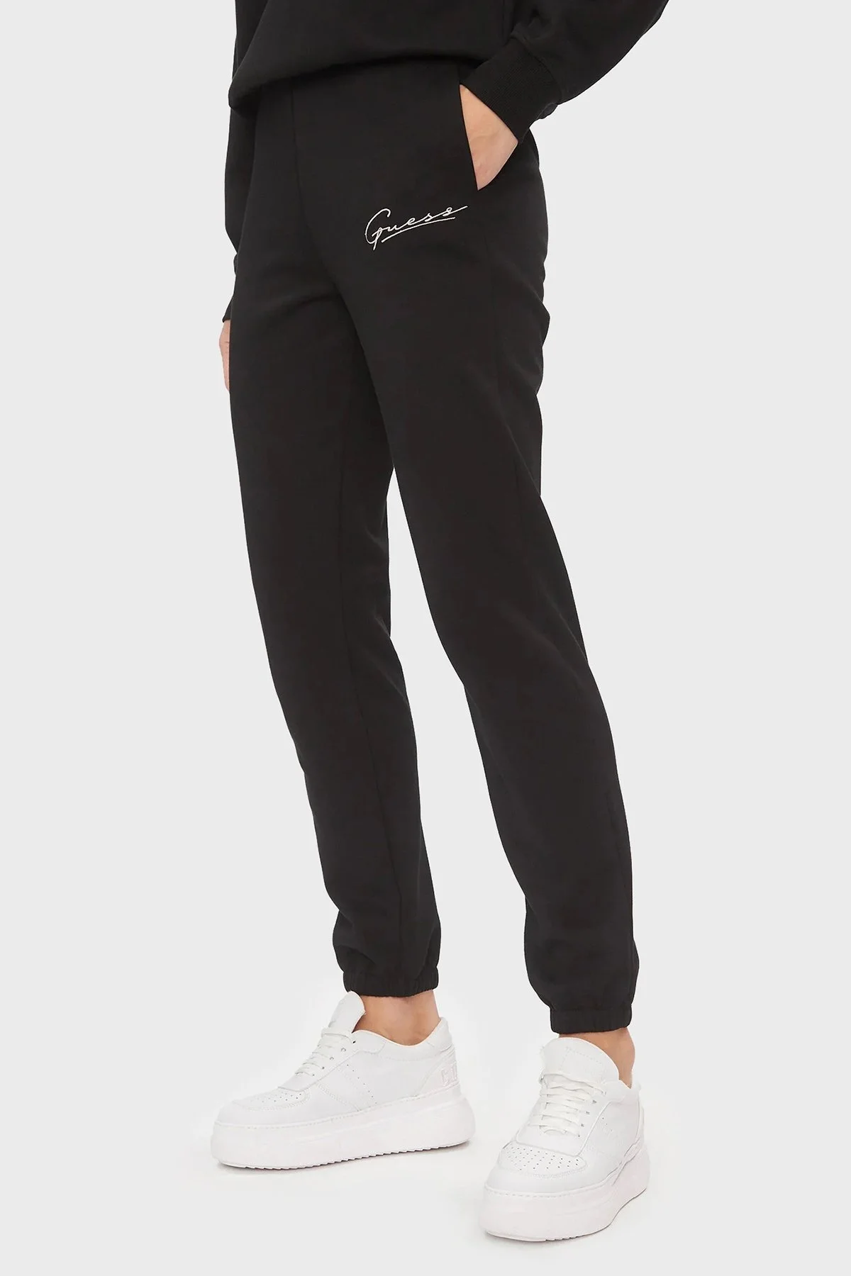 Guess Allycia Regular Fit Jogger Spor V4RB04KC3D2 Bayan Pantolon V4RB04 KC3D2 JBLK SİYAH - 1