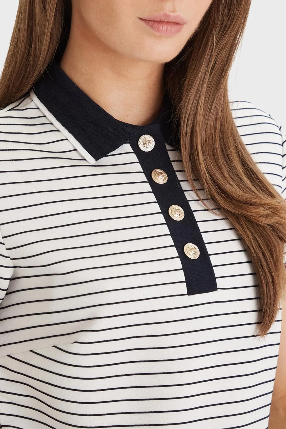 Guess Alphonsin Çizgili Slim Fit Düğmeli Polo W6GP17 K2946 Bayan T Shirt W6GP17 K2946 S0AK BEYAZ-SİYAH - 4