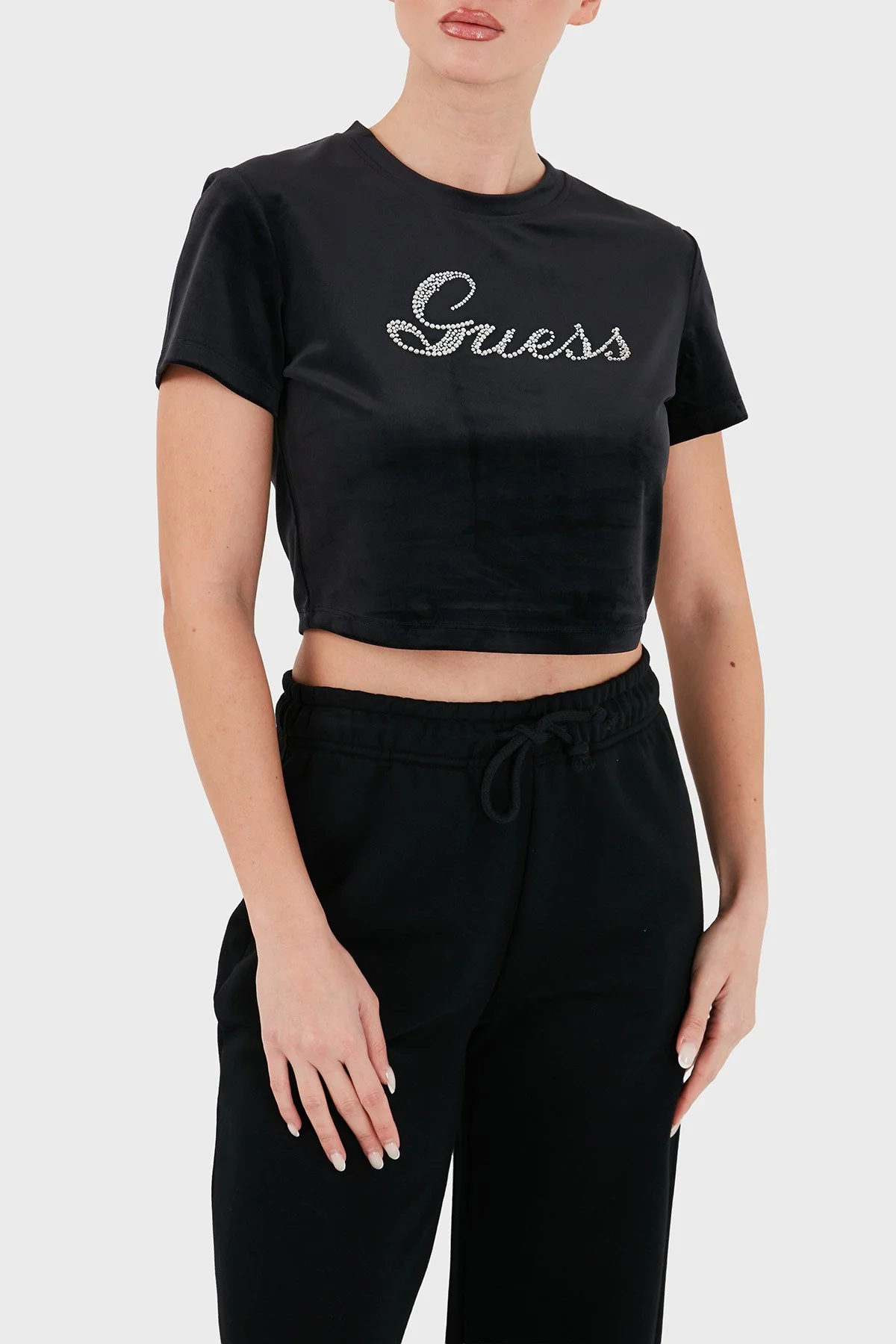 Guess Amalia Logolu Regular Fit Bisiklet Yaka Crop V6BI10K6306 Kadın T Shirt V6BI10 K6306 JBLK Siyah - 1