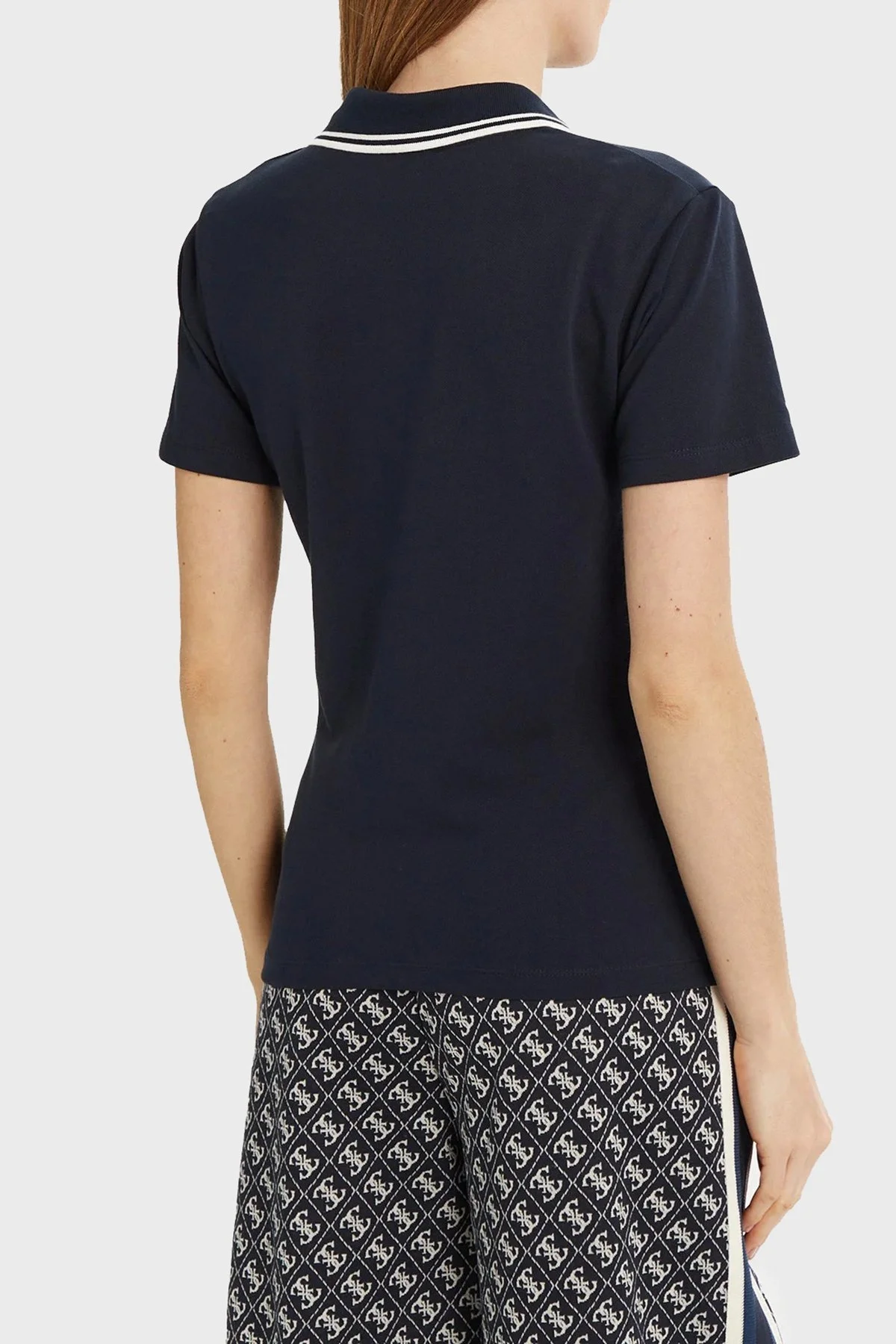 Guess Amaryllis Pamuklu Slim Fit V5GP06KCOK1 Bayan Polo Yaka T Shirt V5GP06 KCOK1 A71W LACİVERT-BEYAZ - 8