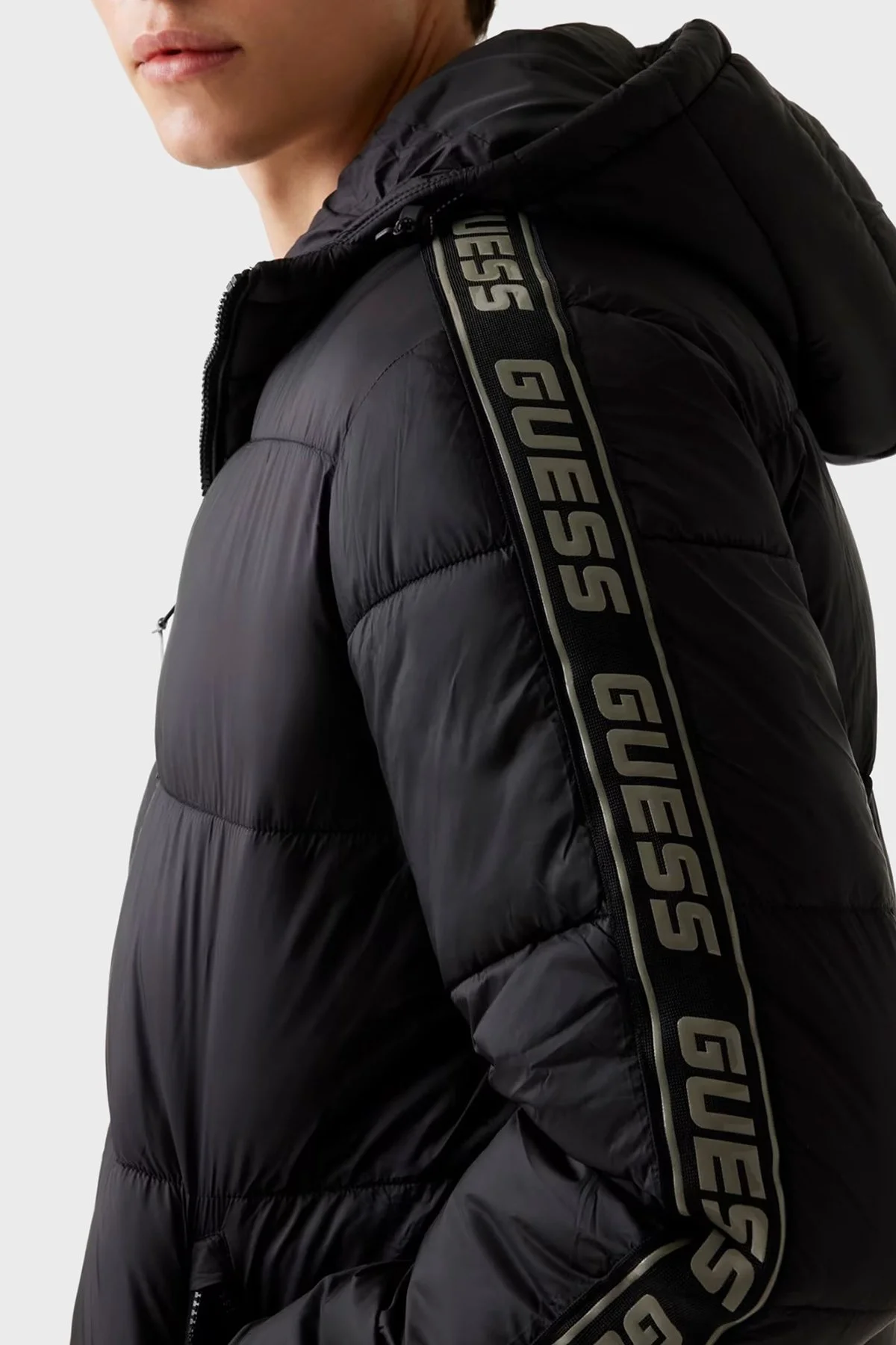 Guess Arlo Kapitoneli Regular Fit Kapüşonlu Şişme Z5BL17WO06I Erkek Mont Z5BL17 WO06I JBLK SİYAH - 4