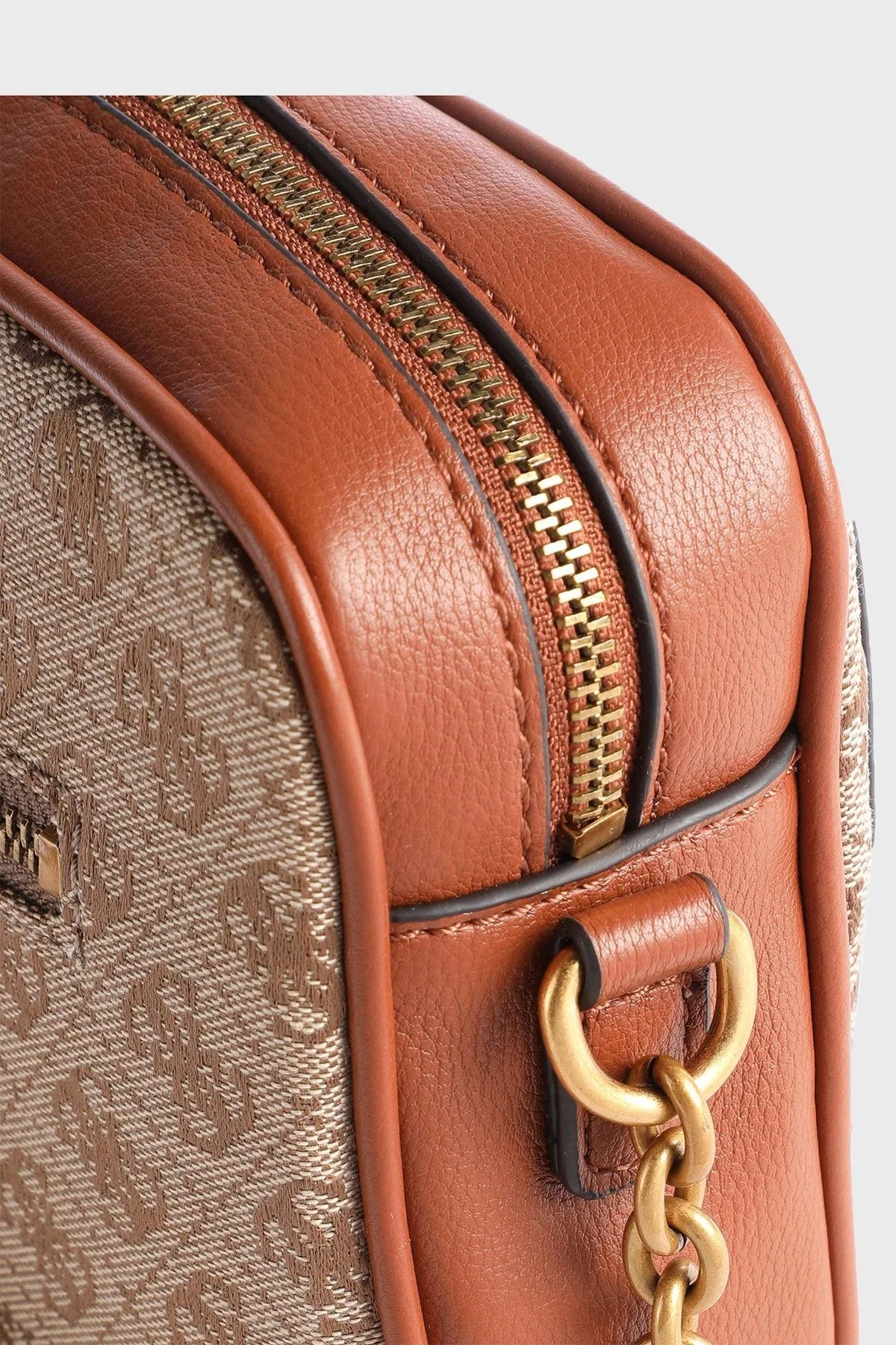 Guess Aviana Logolu Zincir Askılı Mini Çapraz Bayan Çanta HWJB8414140 LCO KAHVE - 4