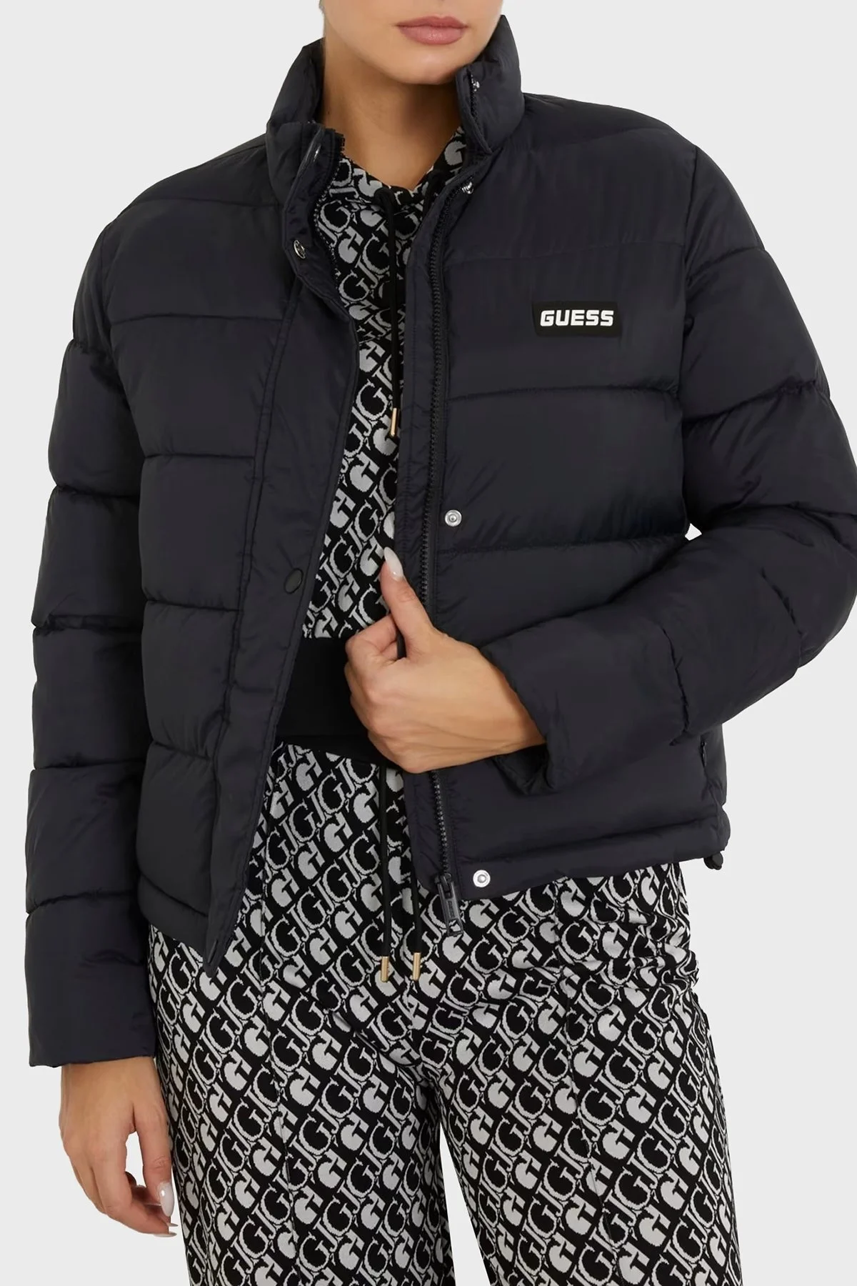 Guess Bertina Regular Fit Şişme V4RL00WFYE2 Bayan Mont V4RL00 WFYE2 JBLK SİYAH - 1