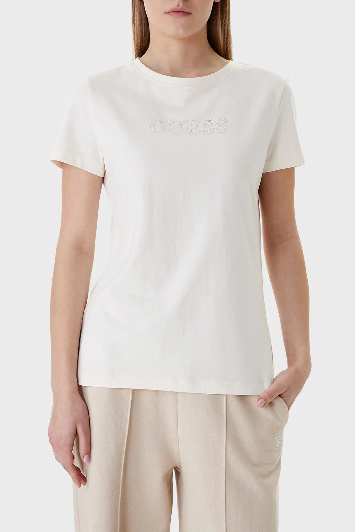 Guess Briana Pamuklu Regular Fit Taşlı Logolu Bisiklet Yaka V3BI11J1314 Bayan T Shirt V3BI11 J1314 G9L9 BEJ - 1