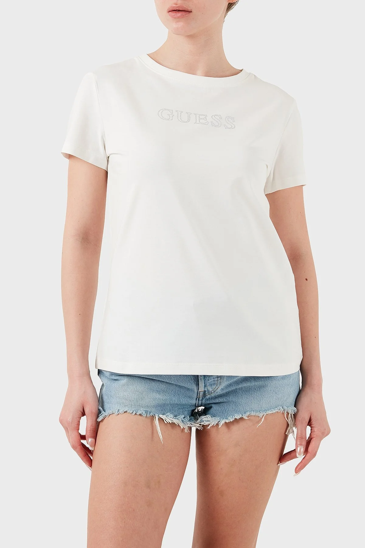 Guess Briana Pamuklu Relaxed Fit Taşlı Logolu V3BI11J1314 Bayan T Shirt V3BI11 J1314 G018 BEYAZ - 1