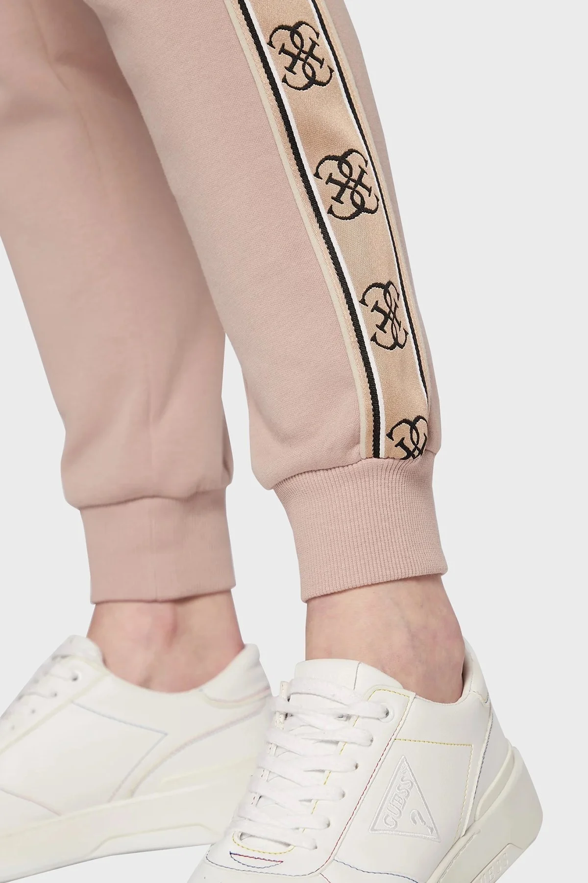 Guess Britney Logo Bantlı Regular Fit Pamuklu Jogger Bayan Pantolon V2YB15KA3P1 G4Q9 PUDRA - 5