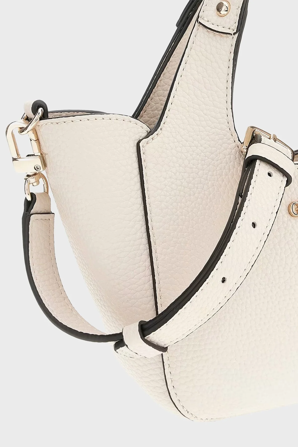 Guess Calista Logolu Çıkarılabilir Askılı Mini HWBG7334750 Bayan Çanta HWBG73 34750 BON BEYAZ - 4