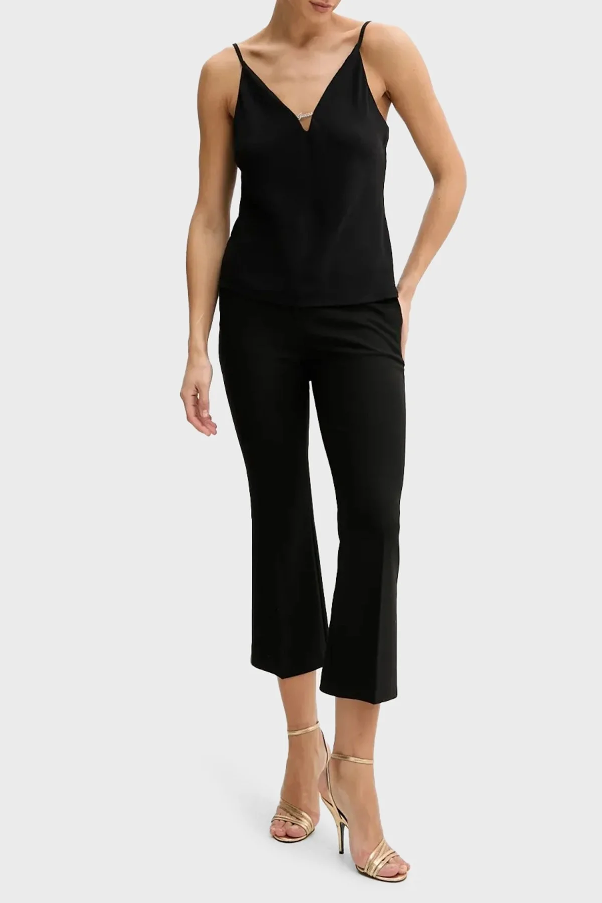 Guess Caroline Regular Fit V Yaka Logolu W5GH58WGLD2 Bayan Top W5GH58 WGLD2 JBLK SİYAH - 7