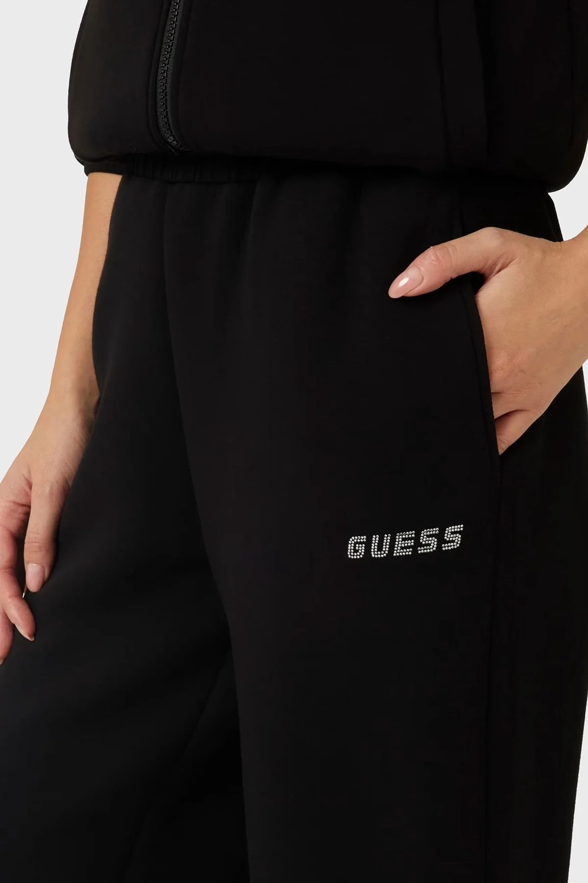 Guess Ceilia Taşlı Logolu Relaxed Fit Ribanalı Paça Jogger V4BB13K7UW2 Bayan Pantolon V4BB13 K7UW2 JBLK SİYAH - 9