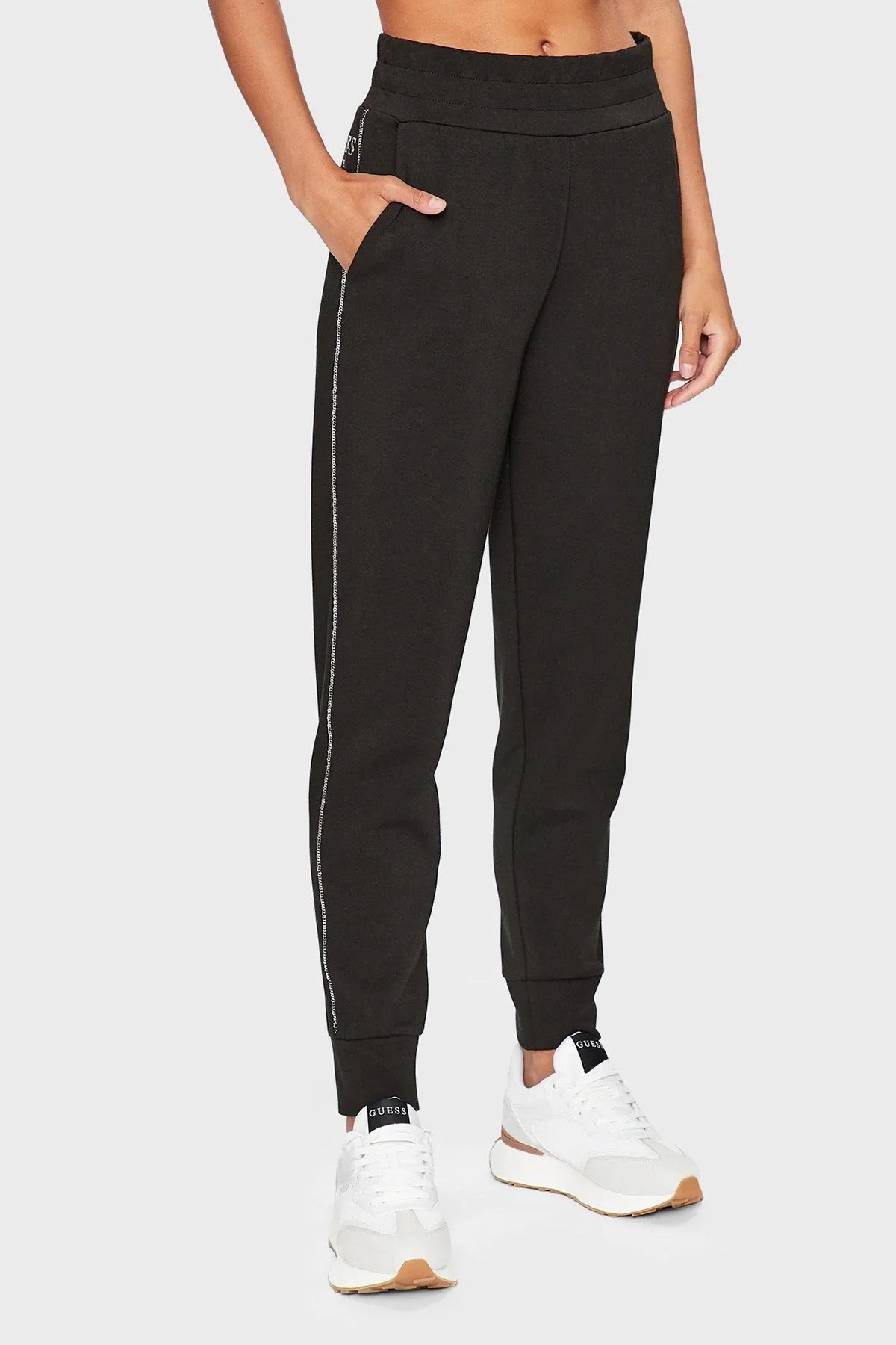 Guess Chain Regular Fit Pamuklu Zincirli Cepli Jogger Bayan Pantolon W3YB18KB932 JBLK SİYAH - 1