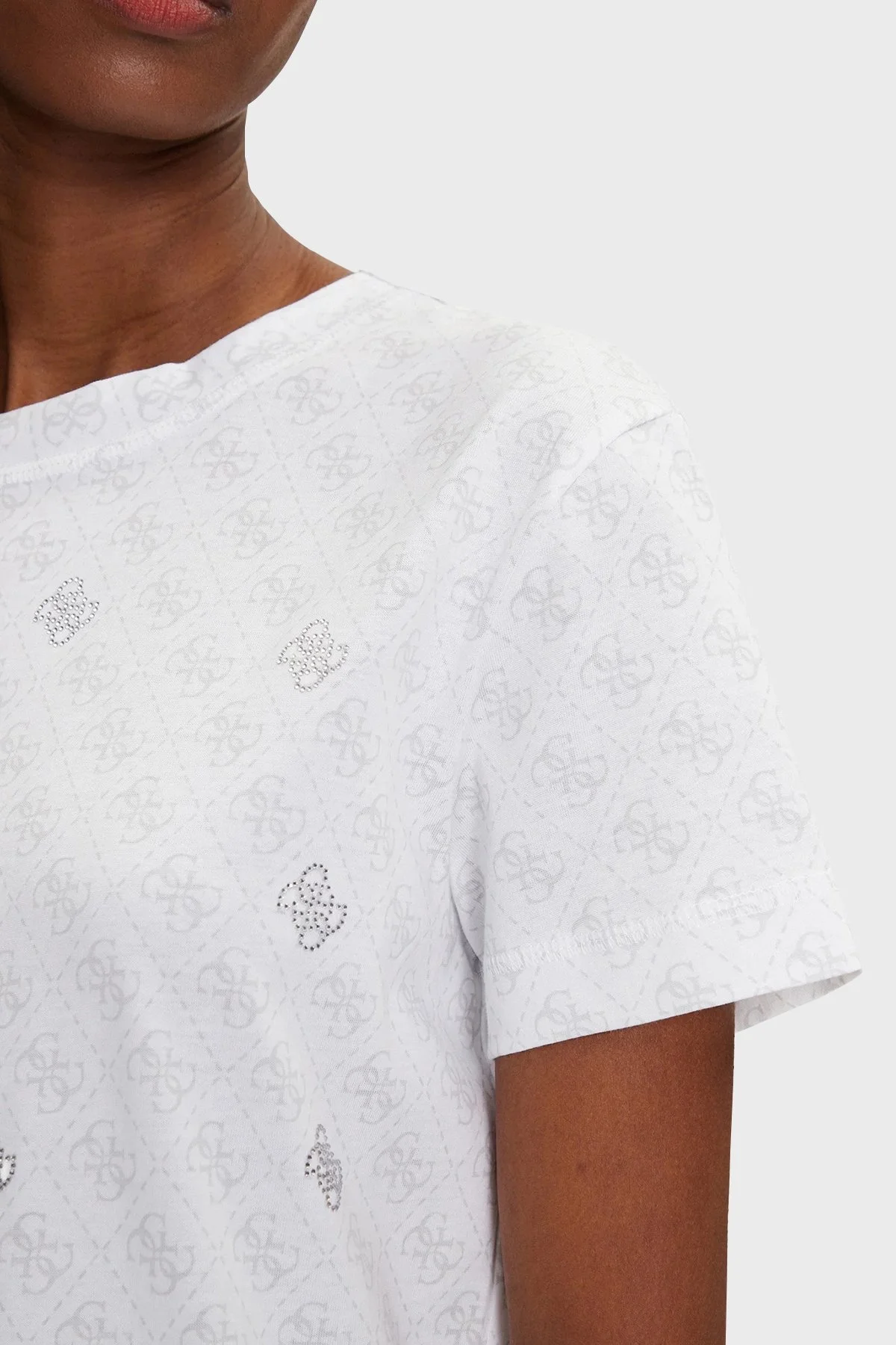 Guess Chrysanta Tamamı 4G Logolu Pamuklu Regular Fit V5GI16I3Z14 Bayan T Shirt V5GI16 I3Z14 P0JE BEYAZ - 9