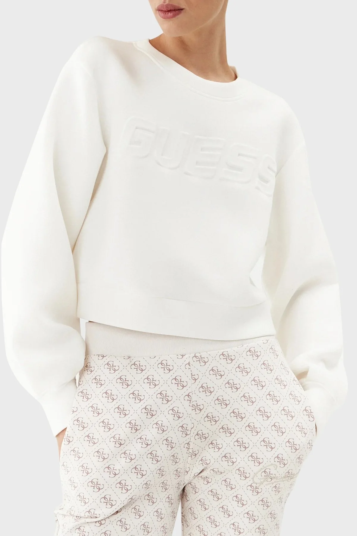 Guess Cindra Regular Fit Bisiklet Yaka Bayan Sweat V3BQ15 K7UW2 G6K5 BEYAZ - 1