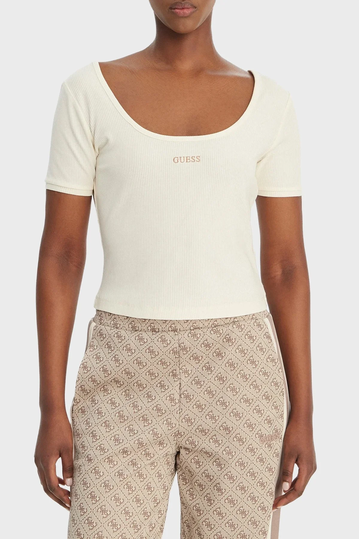 Guess Circe Slim Fit Logo işlemeli Derin Yuvarlak Yaka V6GP04K2969 Bayan Top V6GP04 K2969 G1O6 KREM - 1