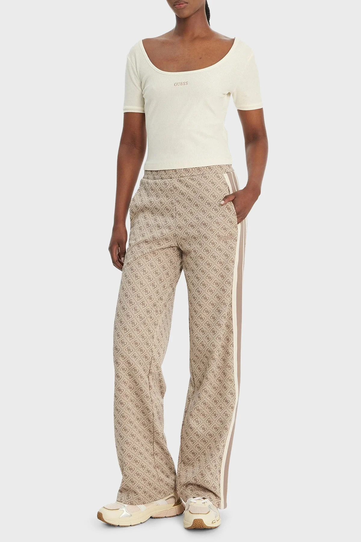 Guess Circe Slim Fit Logo işlemeli Derin Yuvarlak Yaka V6GP04K2969 Bayan Top V6GP04 K2969 G1O6 KREM - 2