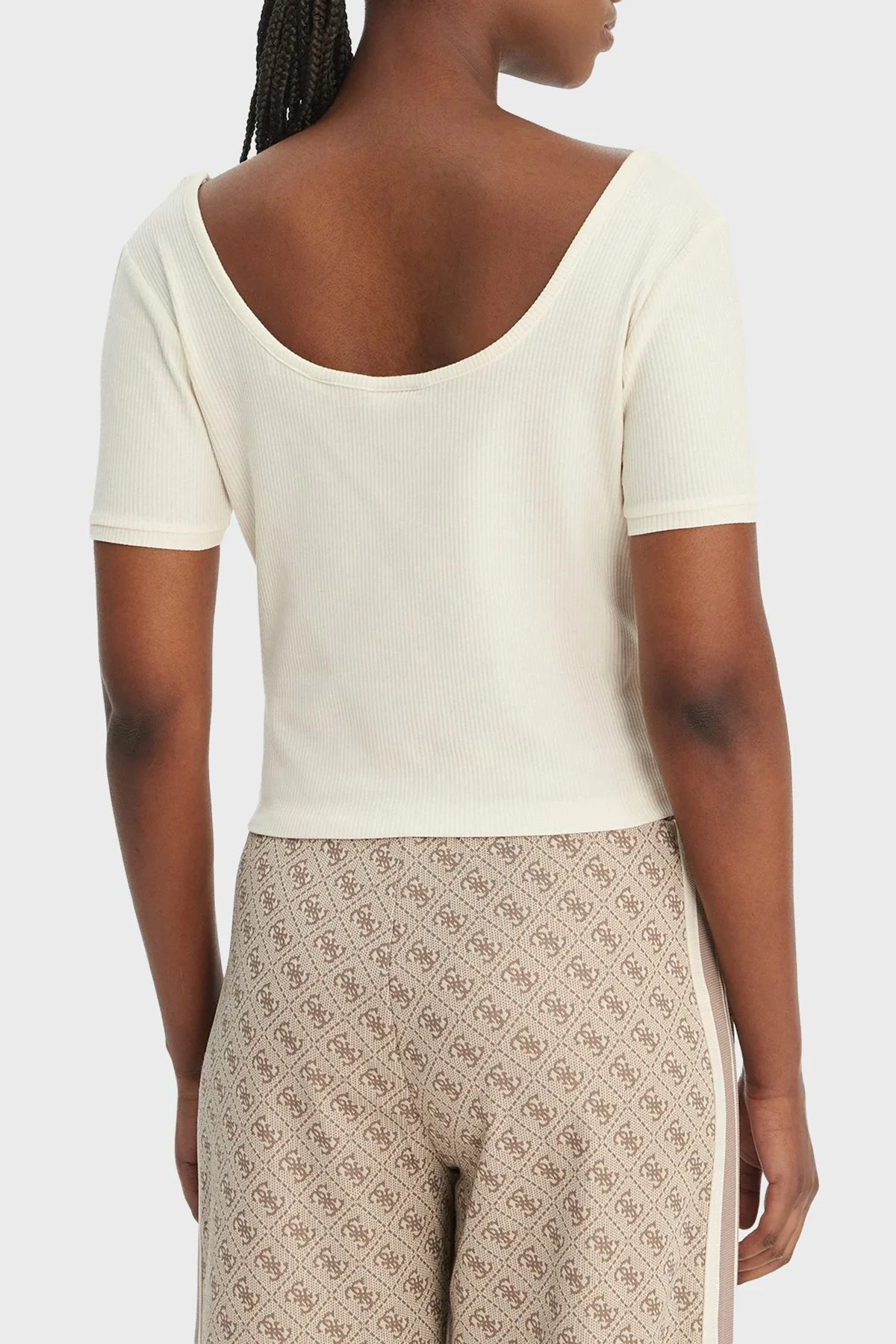 Guess Circe Slim Fit Logo işlemeli Derin Yuvarlak Yaka V6GP04K2969 Bayan Top V6GP04 K2969 G1O6 KREM - 3