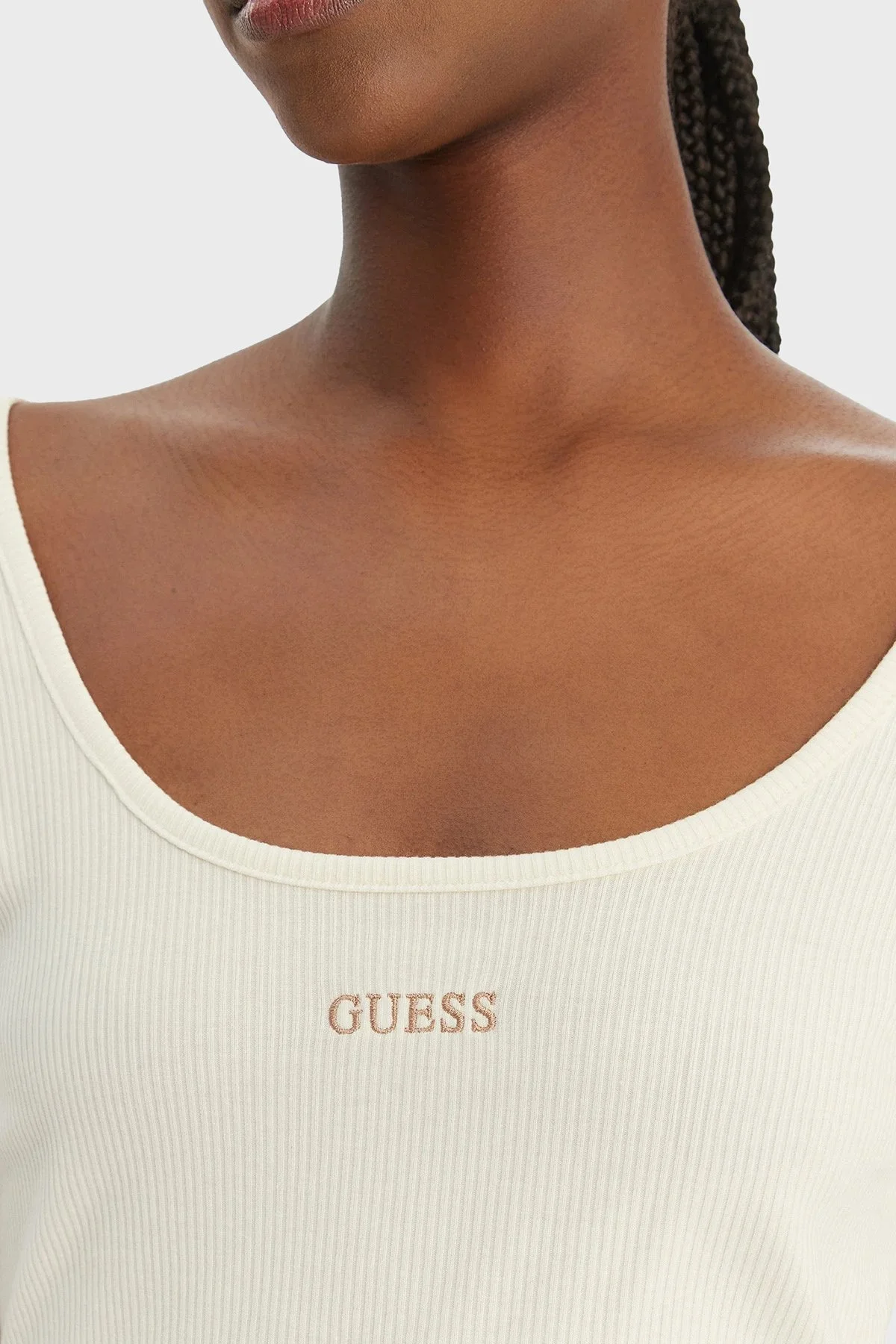 Guess Circe Slim Fit Logo işlemeli Derin Yuvarlak Yaka V6GP04K2969 Bayan Top V6GP04 K2969 G1O6 KREM - 4