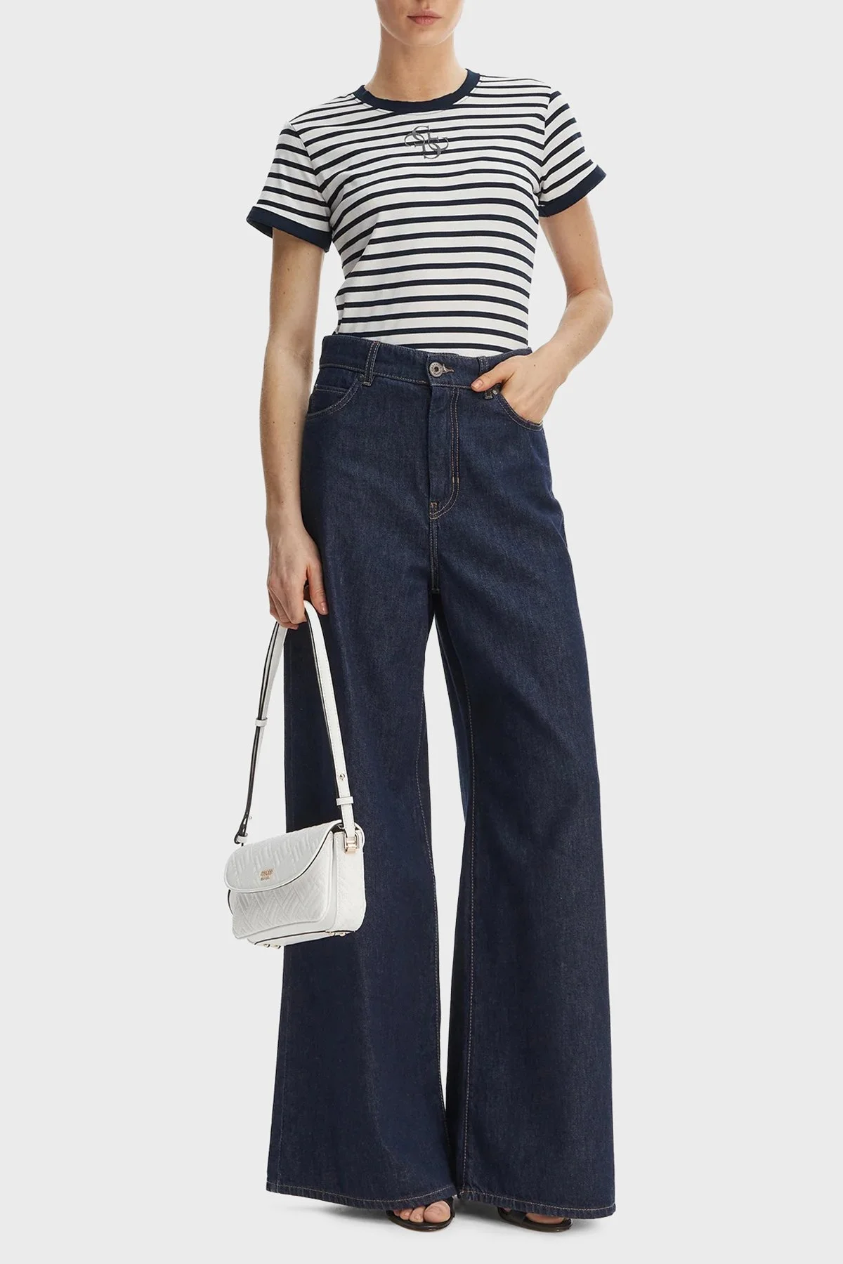 Guess Çizgili Slim Fit Bisiklet Yaka W6GI18K3040 Kadın T Shirt W6GI18 K3040 SM1L SİYAH BEYAZ - 2