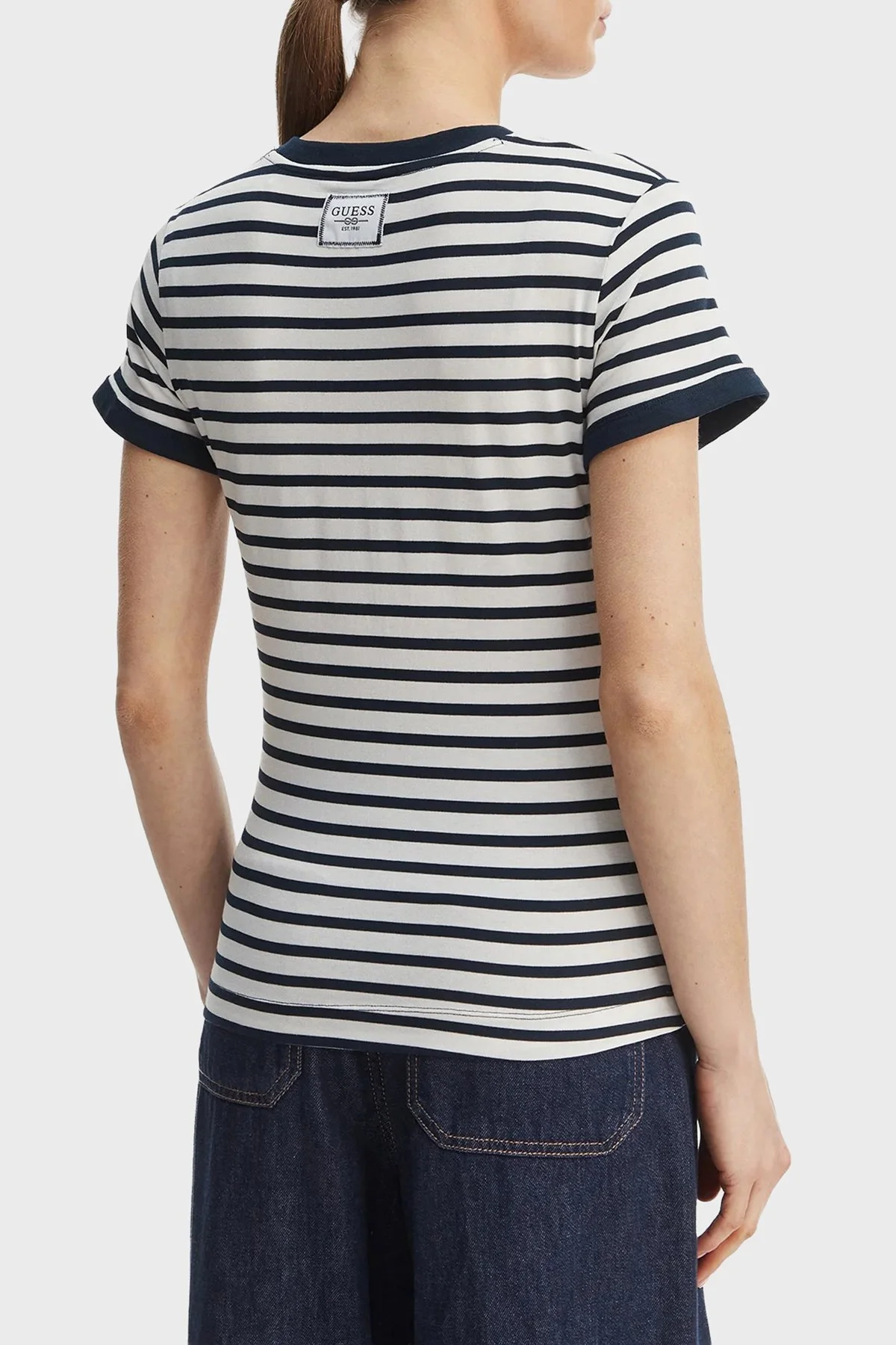 Guess Çizgili Slim Fit Bisiklet Yaka W6GI18K3040 Kadın T Shirt W6GI18 K3040 SM1L SİYAH BEYAZ - 3