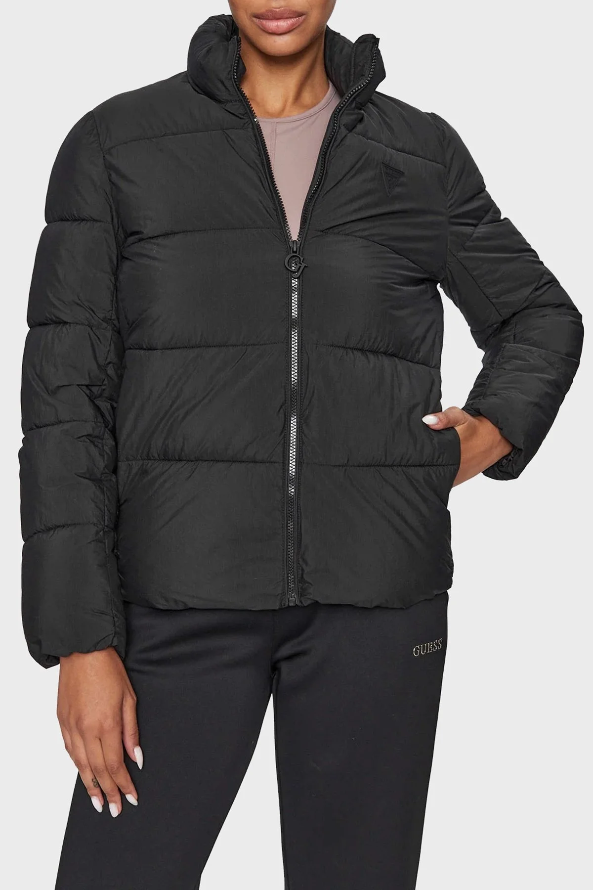 Guess Claudia Suya Dayanıklı Regular Fit Şişme Bayan Mont V3BL13WFUD0 JBLK SİYAH - 1