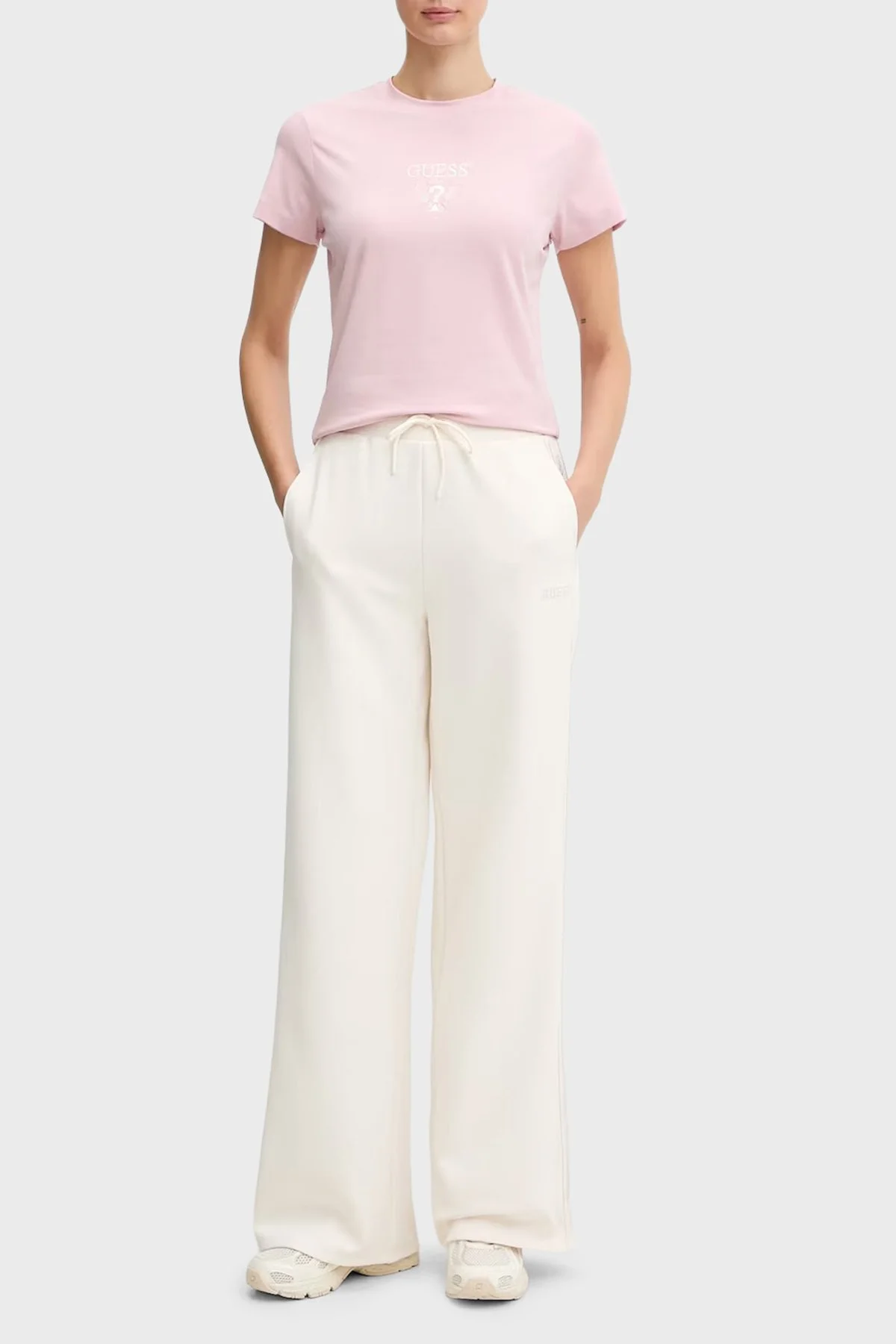 Guess Colette Pamuklu Slim Fit Bisiklet Yaka Logolu T-Shirt V4YI21KCDH1 Bayan T Shirt V4YI21 KCDH1 A60W PEMBE - 2