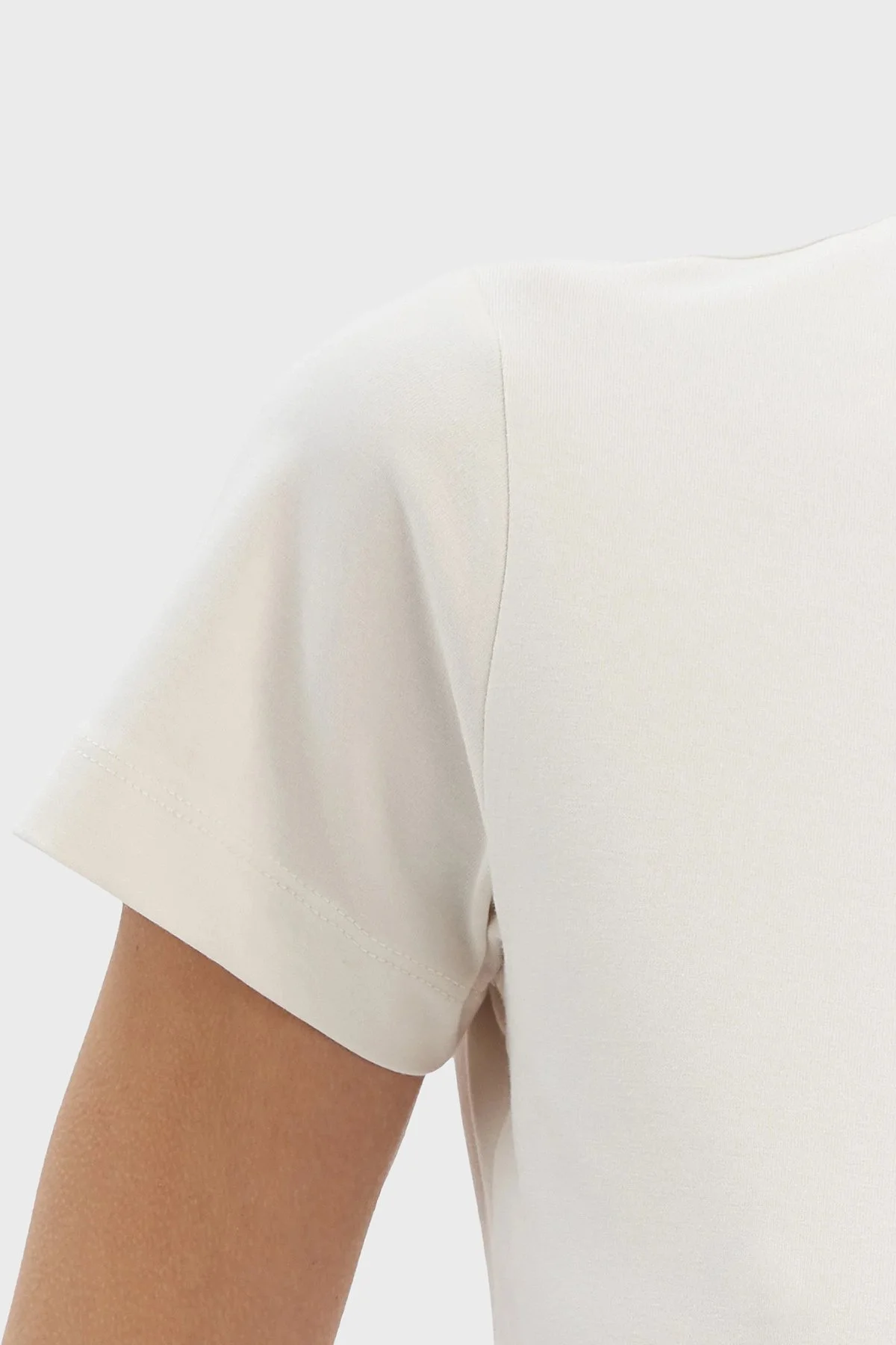 Guess Colette Pamuklu Slim Fit Logolu Bisiklet Yaka V4YI21KCDH1 Bayan T Shirt V4YI21 KCDH1 D001 BEYAZ - 5