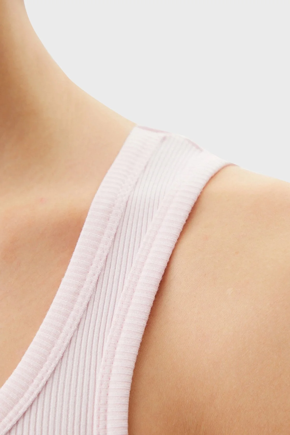 Guess Colettte Fitilli Kalın Askılı Regular Fit Yuvarlak Yaka V4YP06K8RT2 Bayan Top V4YP06 K8RT2 G644 PUDRA - 5