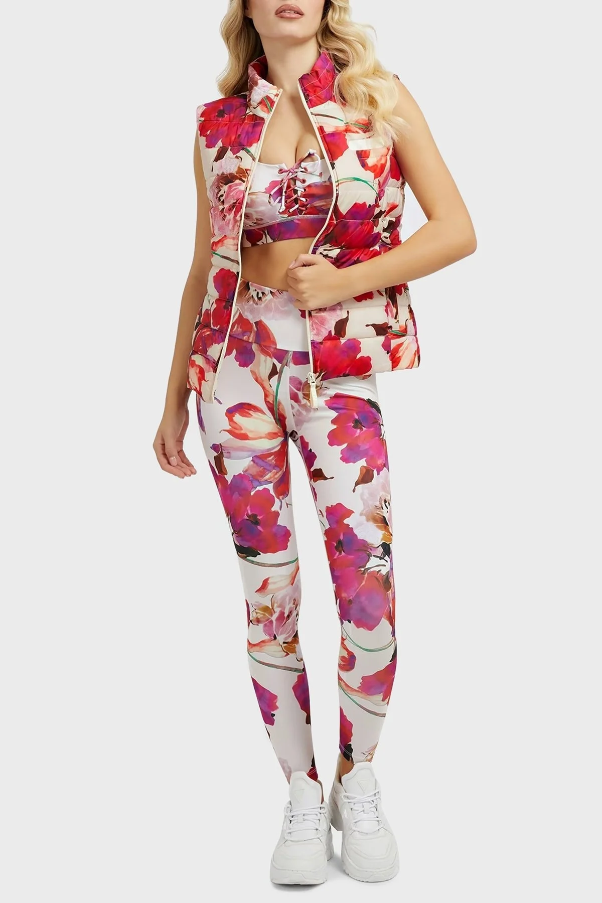 Guess Corine Tamamı Çiçek Desenli Dik Yaka Slim Fit Kapitone Bayan Yelek V3RL07WF3X0 P15T BEJ - 2