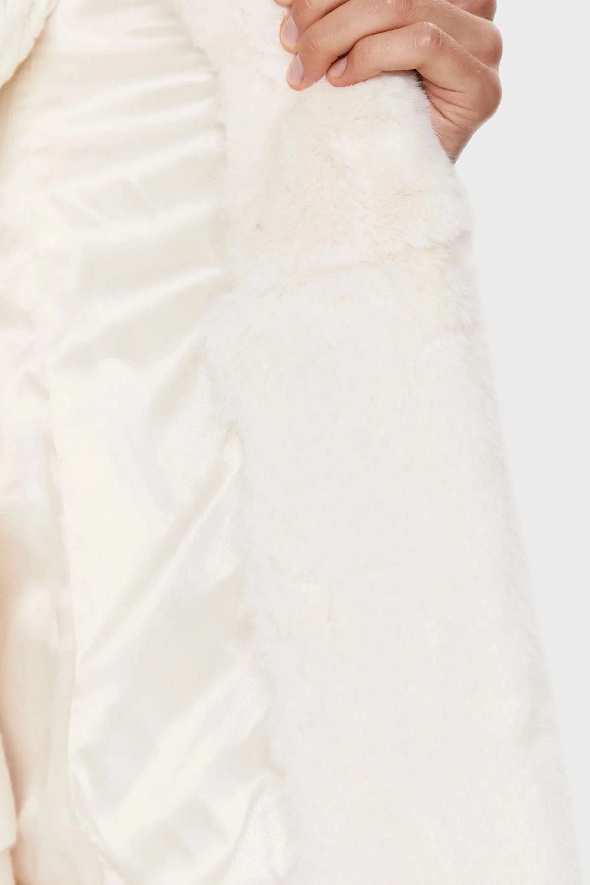 Guess Corinne Regular Fit Peluş Bayan Kaban W3BL57WFSI0 G012 BEYAZ - 5