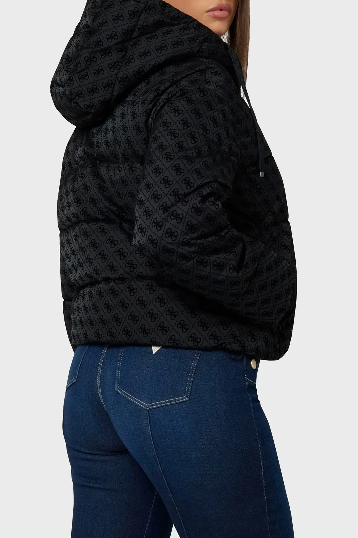 Guess Daisy 4G Logolu Regular Fit Kapüşonlu Crop Şişme W4BL36WGJZ0 Bayan Mont W4BL36 WGJZ0 FJ55 SİYAH - 2