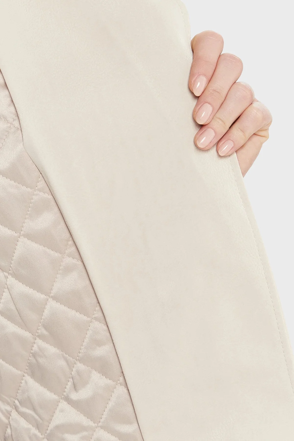 Guess Darcey Kapitoneli Regular Fit Çıkarılabilir Peluş Yaka Fermuarlı W5BL35W2820 Bayan Ceket W5BL35 W2820 A115 BEJ - 7