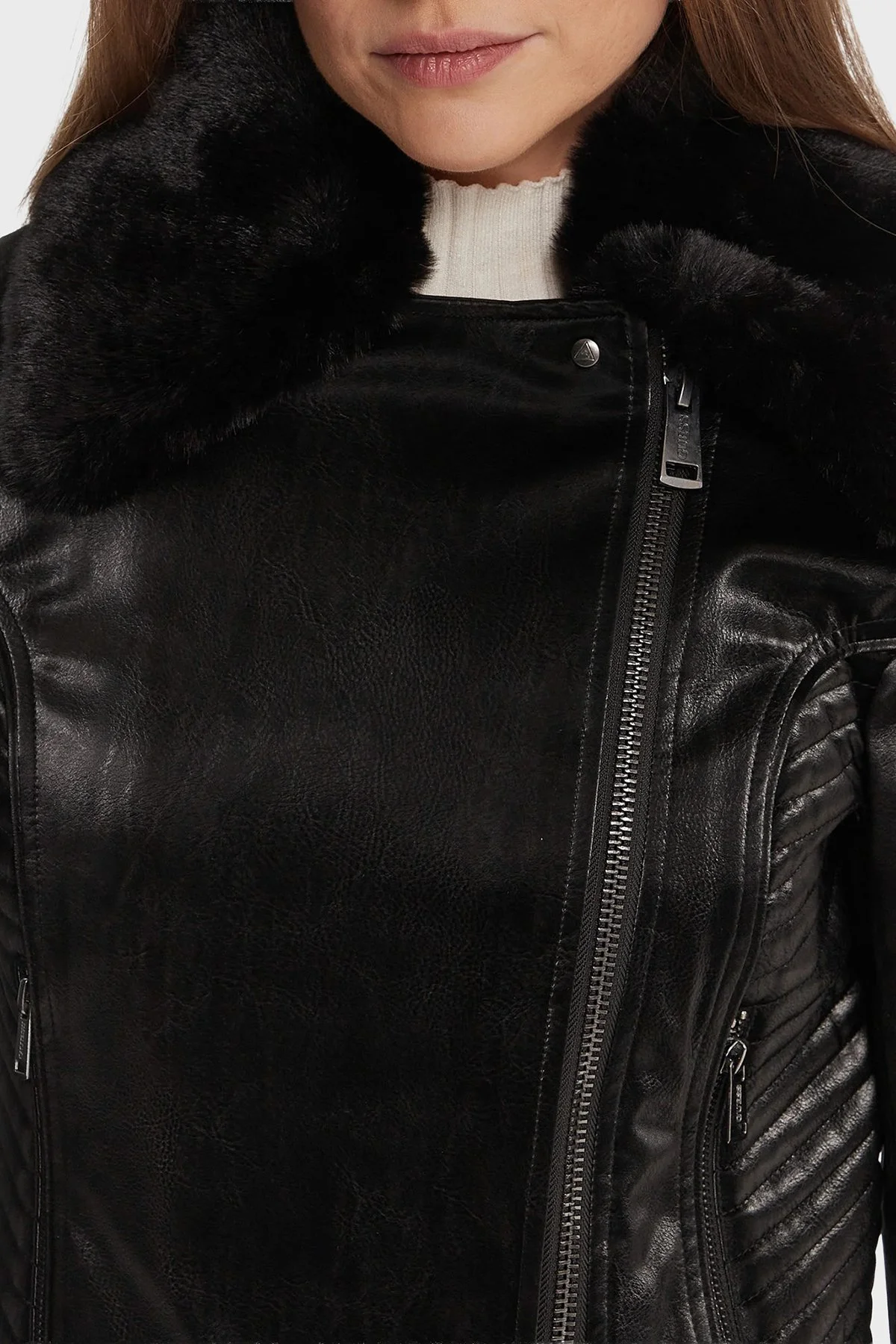 Guess Darcey Kapitoneli Regular Fit Çıkarılabilir Peluş Yaka Fermuarlı W5BL35W2820 Bayan Ceket W5BL35 W2820 JBLK SİYAH - 5