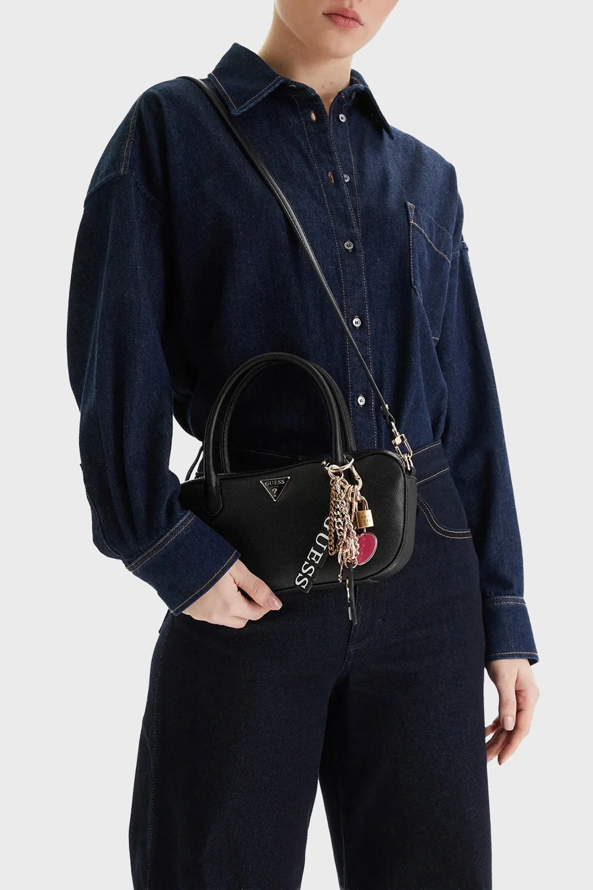 Guess Davina Charm Detaylı Çıkarılabilir Askılı HWBG9899050 Bayan Çanta HWBG98 99050 BLA SİYAH - 2