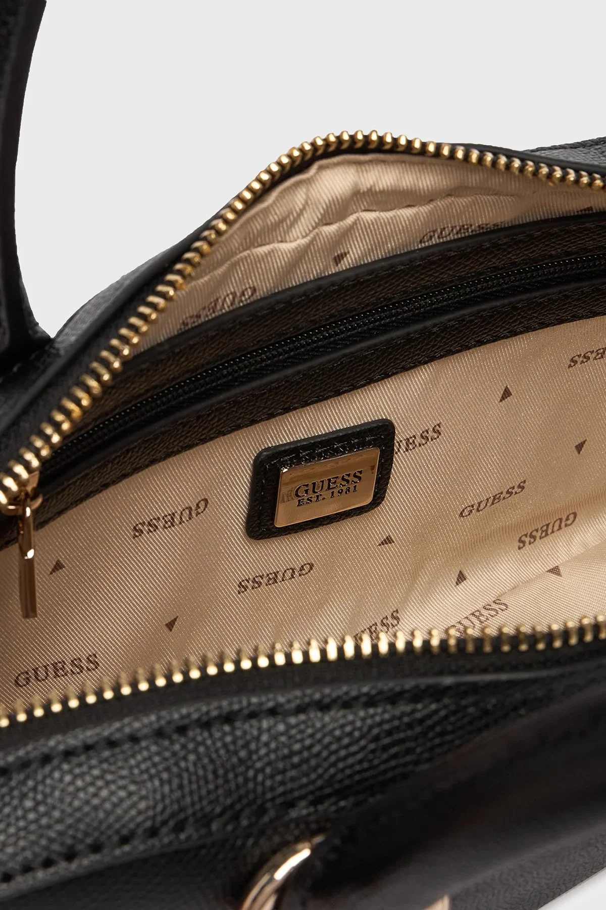 Guess Davina Charm Detaylı Çıkarılabilir Askılı HWBG9899050 Bayan Çanta HWBG98 99050 BLA SİYAH - 5