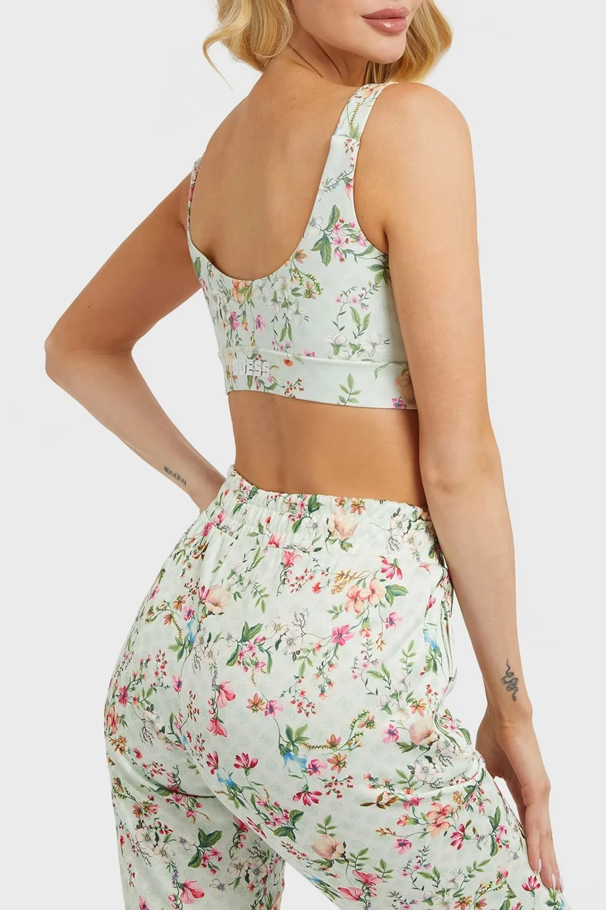 Guess Davina Komple Baskılı Çıkarılabilir Dolgulu Spor Bayan Sütyen V3GP12MC049 P7FW YEŞİL - 2
