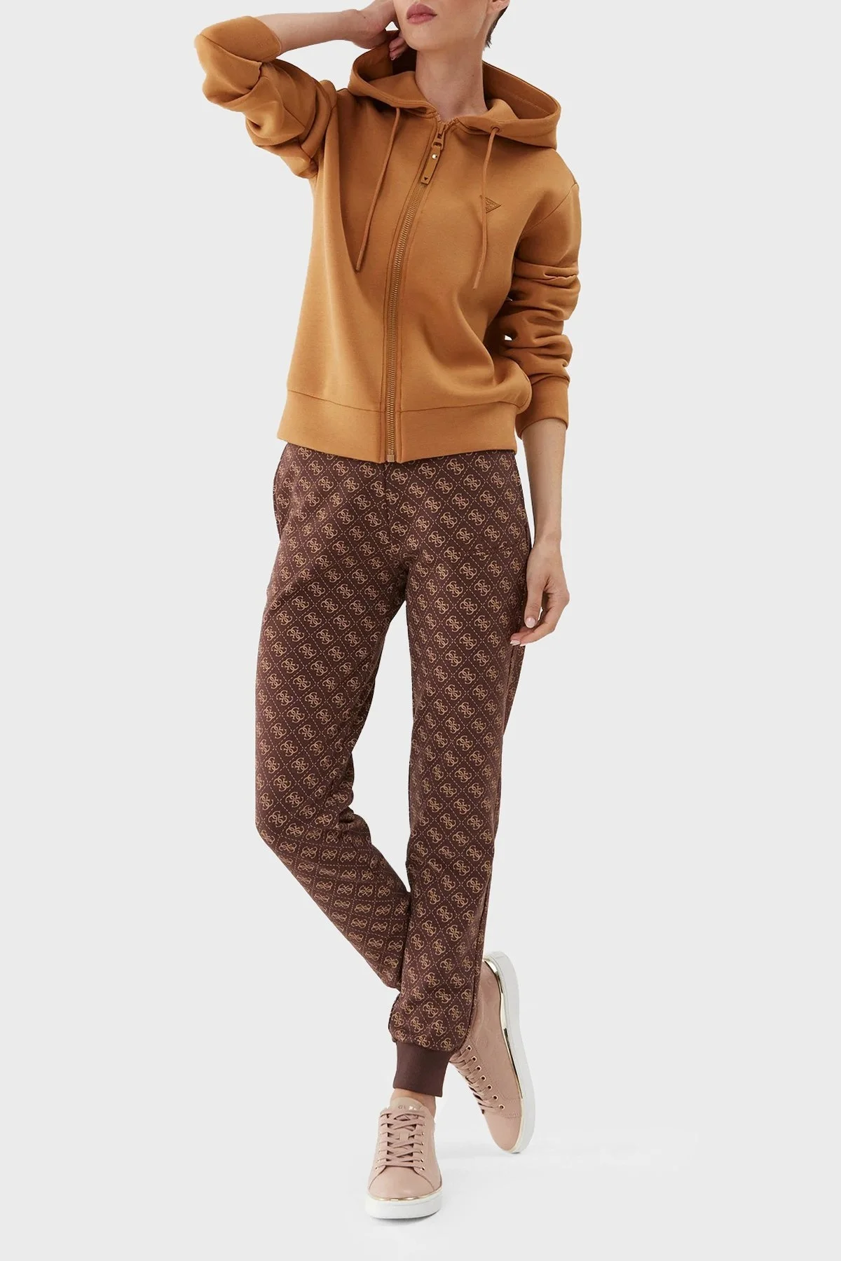 Guess Debbi Pamuklu Relaxed Fit Jogger Bayan Pantolon V3BB18K7ON1 P1DL KAHVE - 1