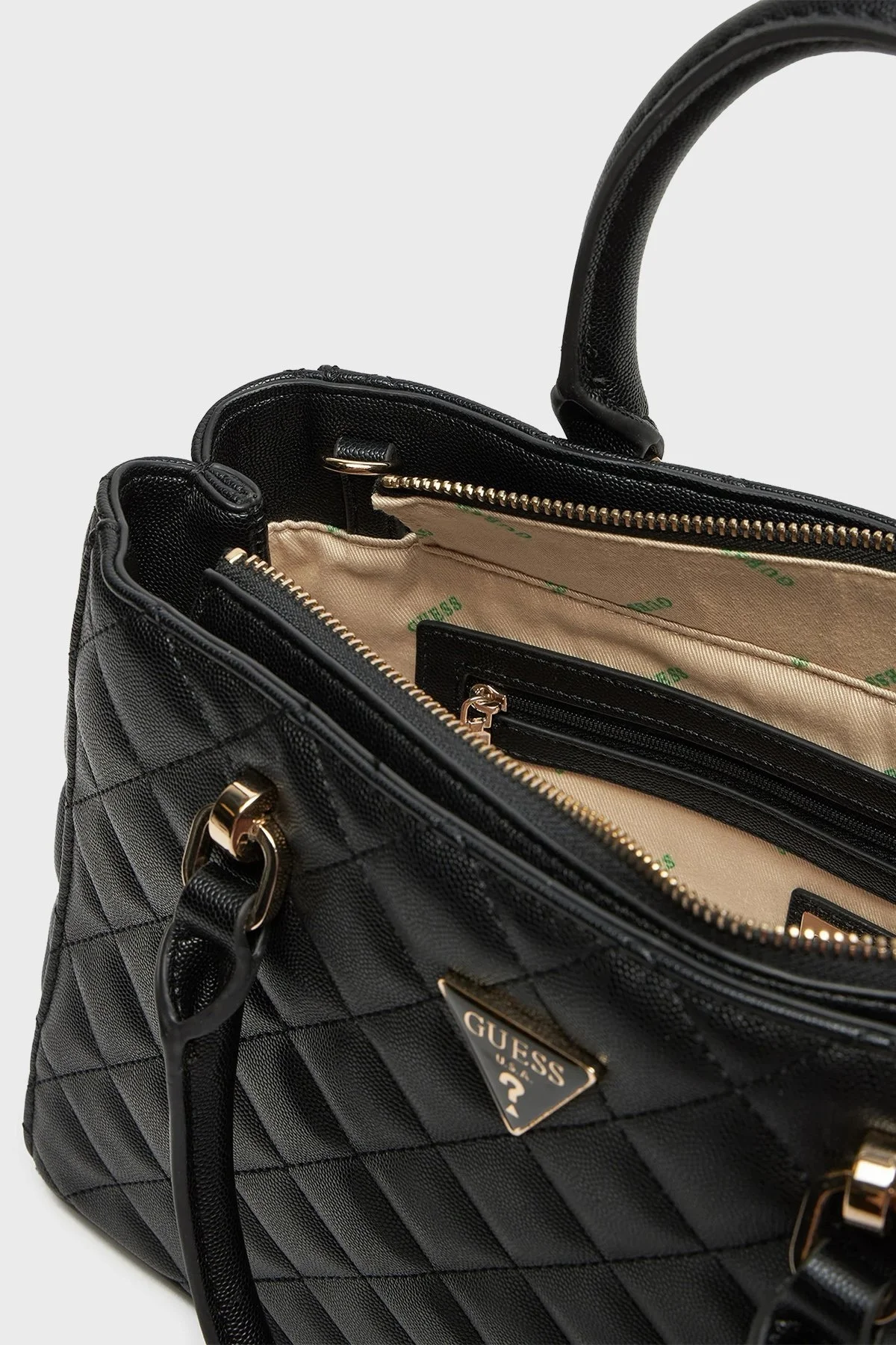 Guess Eco Carly Kapitoneli Çıkarılabilir Omuz Askılı HWEQG950906 Bayan Çanta HWEQG9 50906 BLA SİYAH - 3