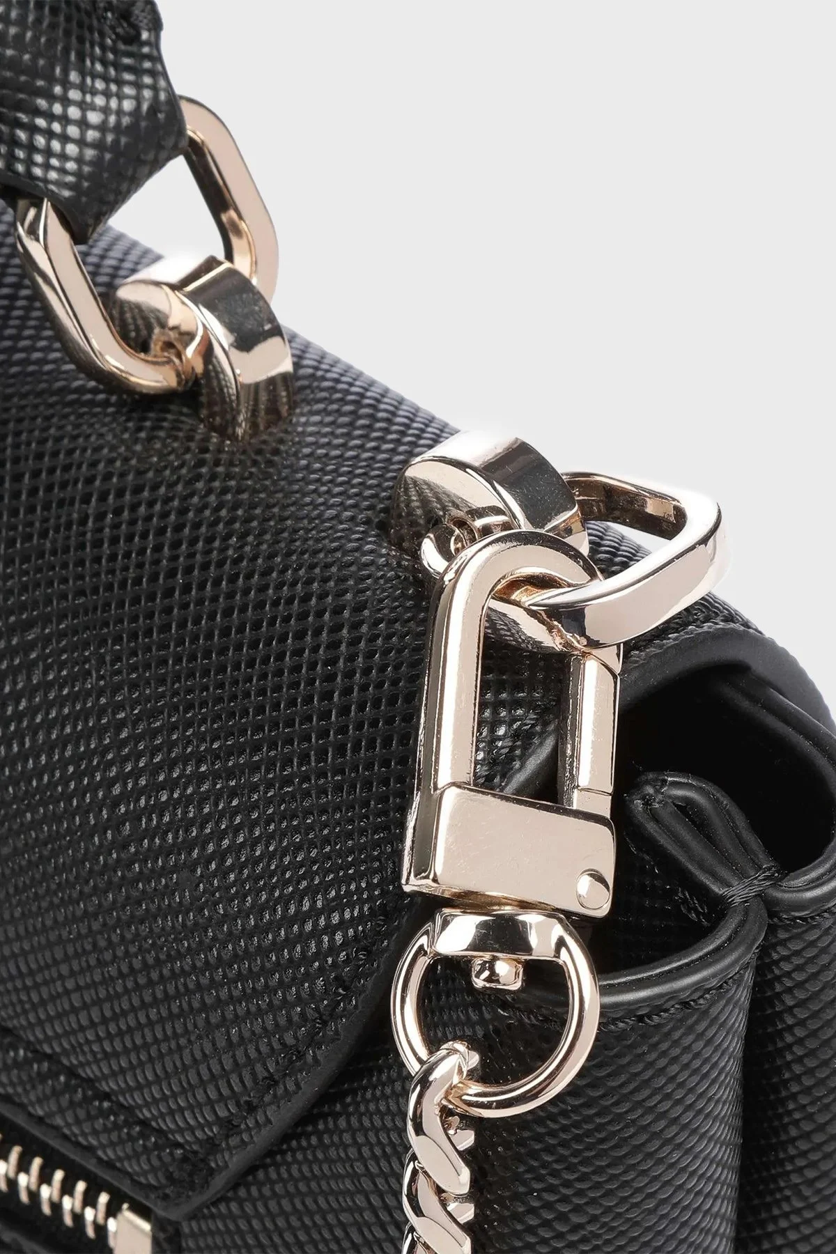 Guess Eco Logolu Çıkarılabilir Omuz Askılı Bayan Çanta HWEVG896820 BLA SİYAH - 5