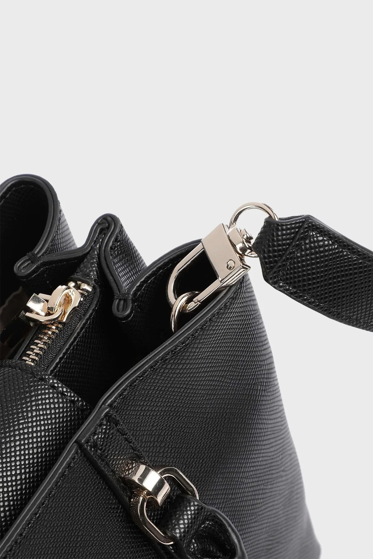 Guess Eco Mini Cüzdanlı Çıkarılabilir Omuz Askılı Bayan Çanta HWEVG896806 BLA SİYAH - 5