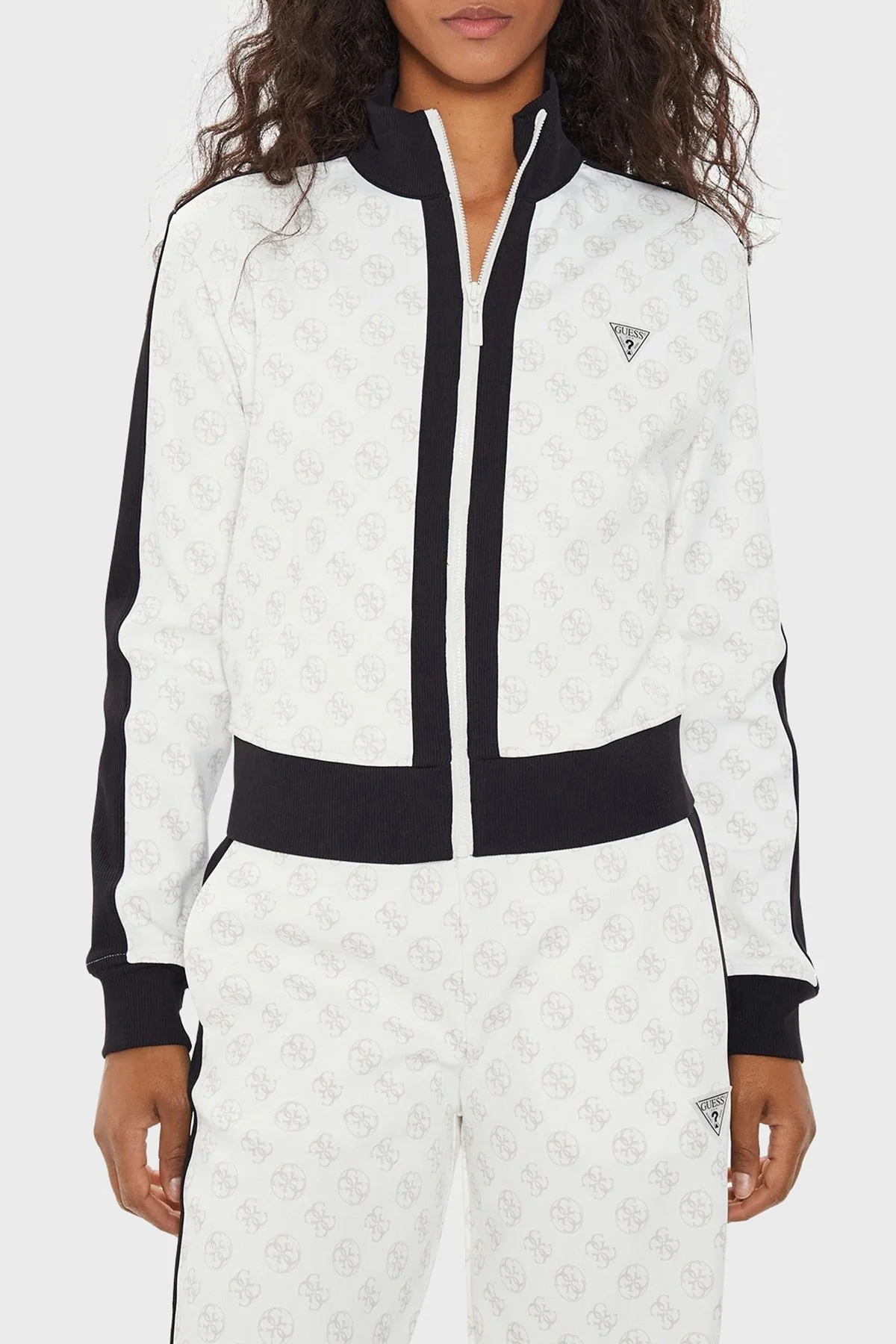 Guess Elea Logolu Regular Fit Dik Yaka Crop V4YQ01KB212 Bayan Sweat V4YQ01 KB212 P1HA BEYAZ-SİYAH - 1