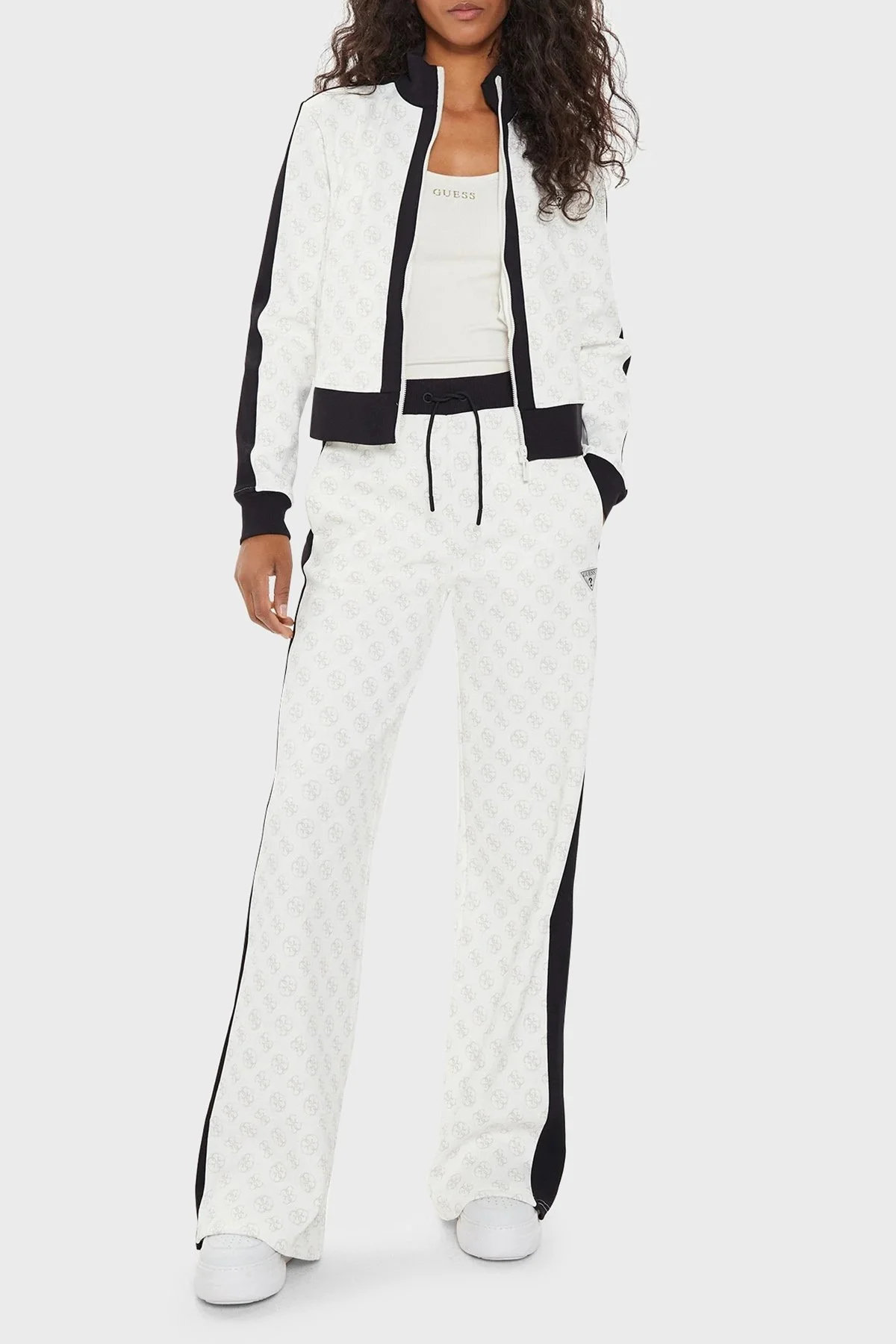 Guess Elea Logolu Regular Fit Dik Yaka Crop V4YQ01KB212 Bayan Sweat V4YQ01 KB212 P1HA BEYAZ-SİYAH - 3