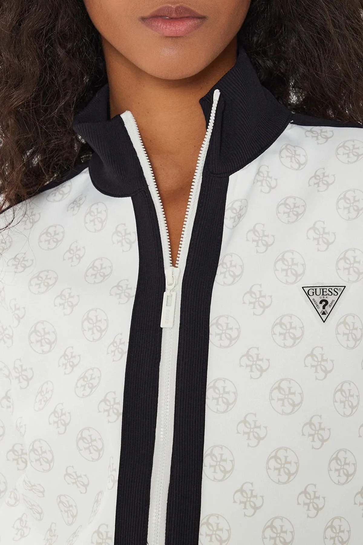 Guess Elea Logolu Regular Fit Dik Yaka Crop V4YQ01KB212 Bayan Sweat V4YQ01 KB212 P1HA BEYAZ-SİYAH - 4