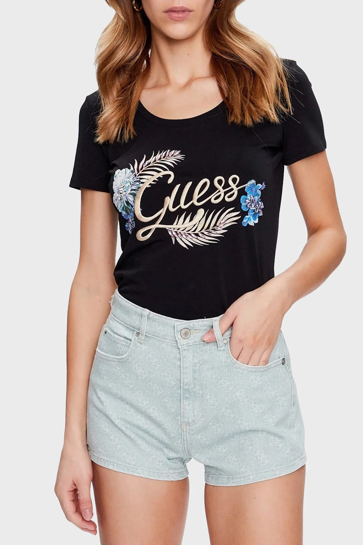 Guess Embellish Pamuklu Nakışlı Logolu Slim Fit Bisiklet Yaka Bayan T Shirt W3GI40J1314 JBLK SİYAH - 1