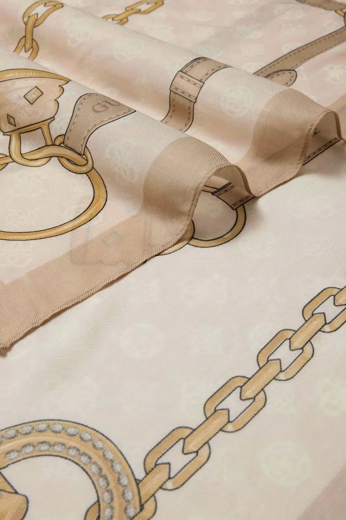 Guess Emelie Logolu 120 x 120 cm Desenli Modal AW5482MOD03 Bayan Eşarp AW5482 MOD03 VNO BEJ - 3